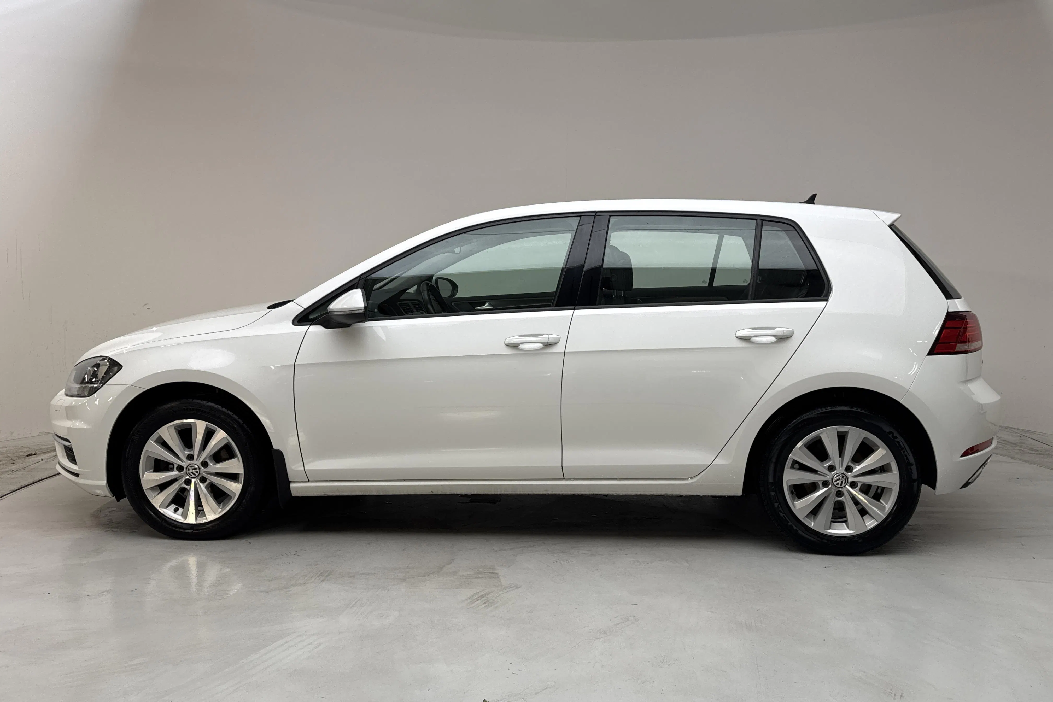 Presentation photo 2 of 11: VW Golf VII 1.0 TSI 5dr (110hk) - 152 610 km - Manual - white - 2018