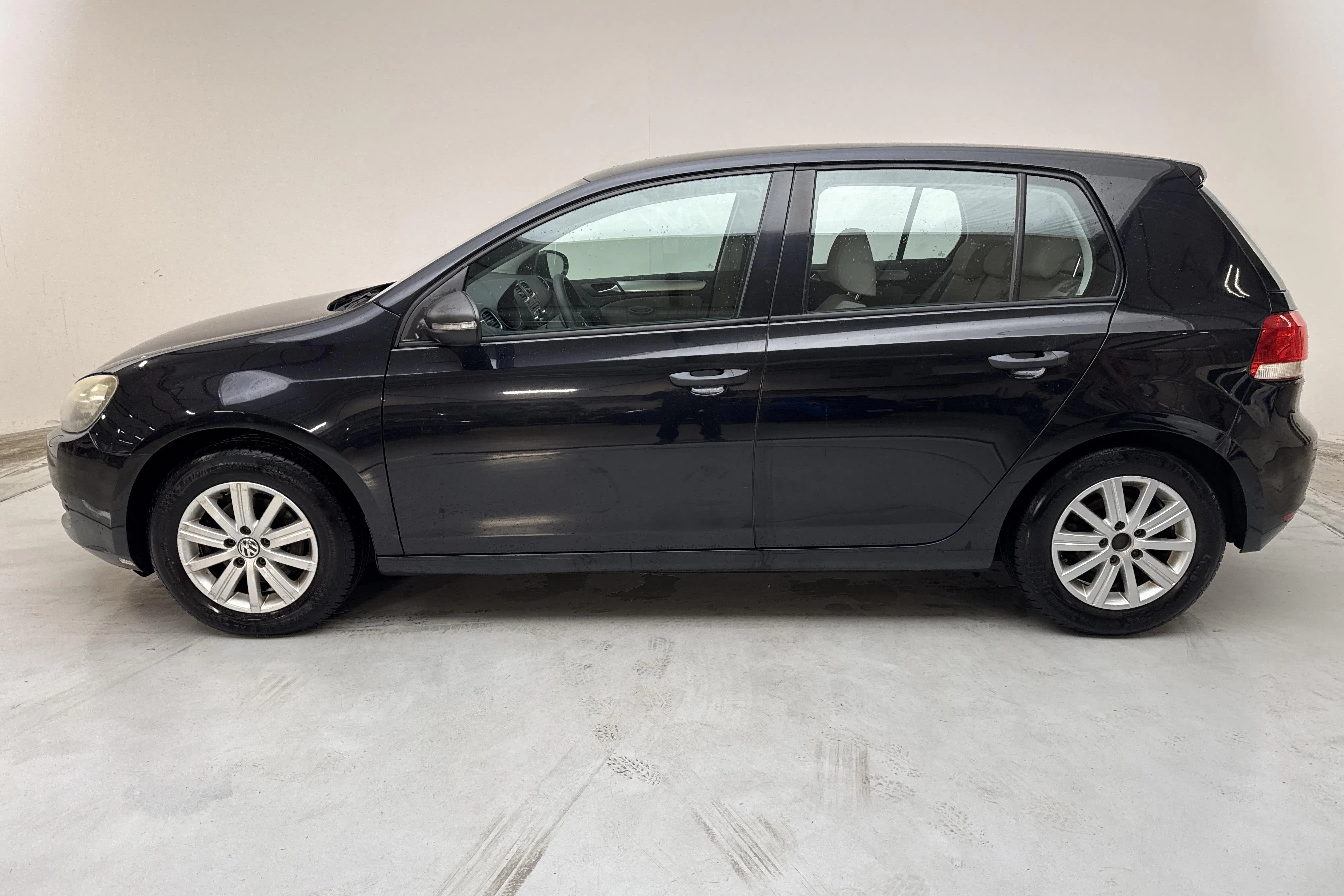 Presentation photo 2 of 12: Volkswagen Golf VI 1.6 TDI BlueMotion Technology 5dr (105hk) - 90 860 km - Automatic - black - 2011