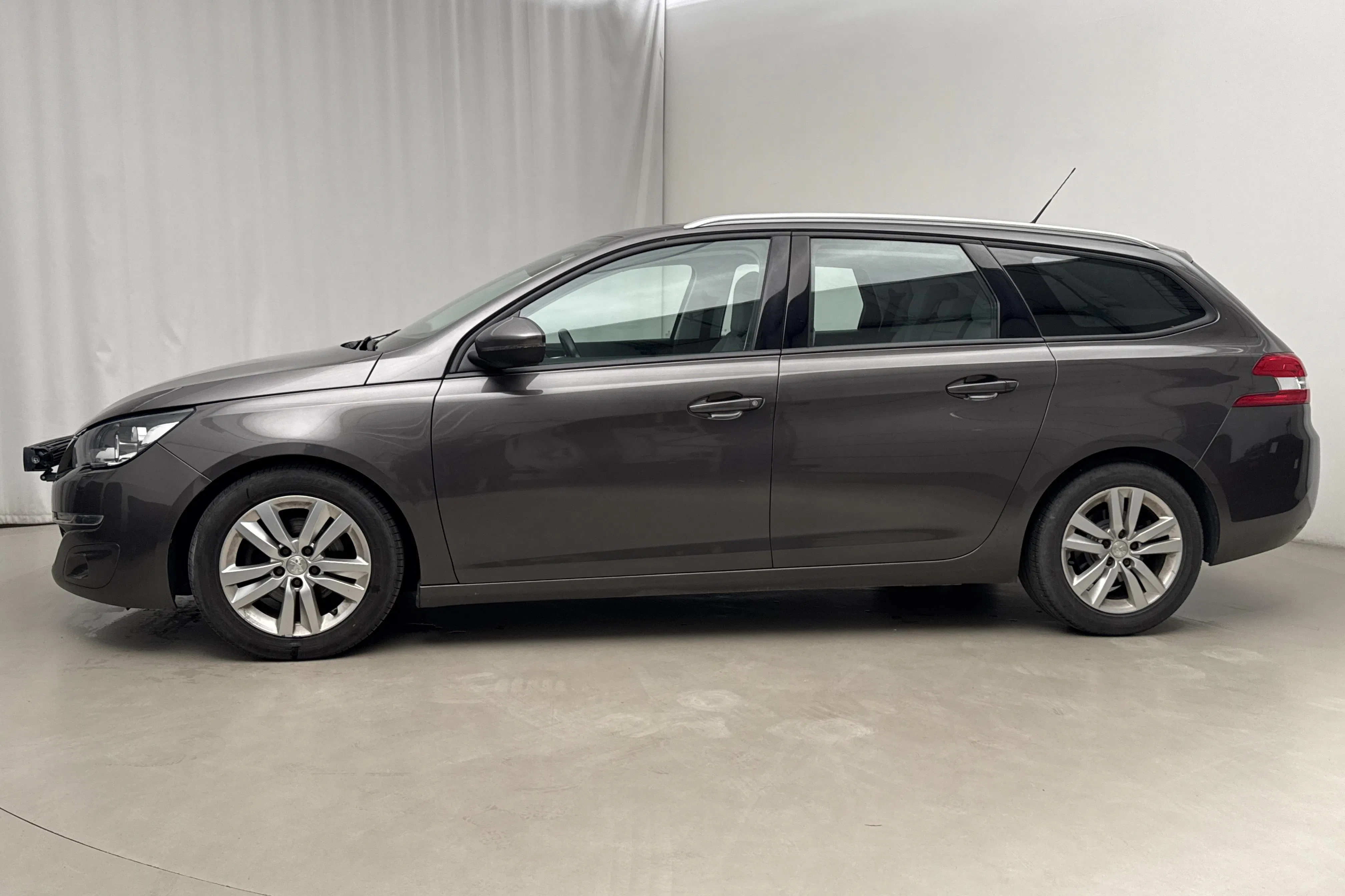 Presentation photo 2 of 15: Peugeot 308 SW 1.2 PureTech (130hk) - 123 550 km - Manual - 2015