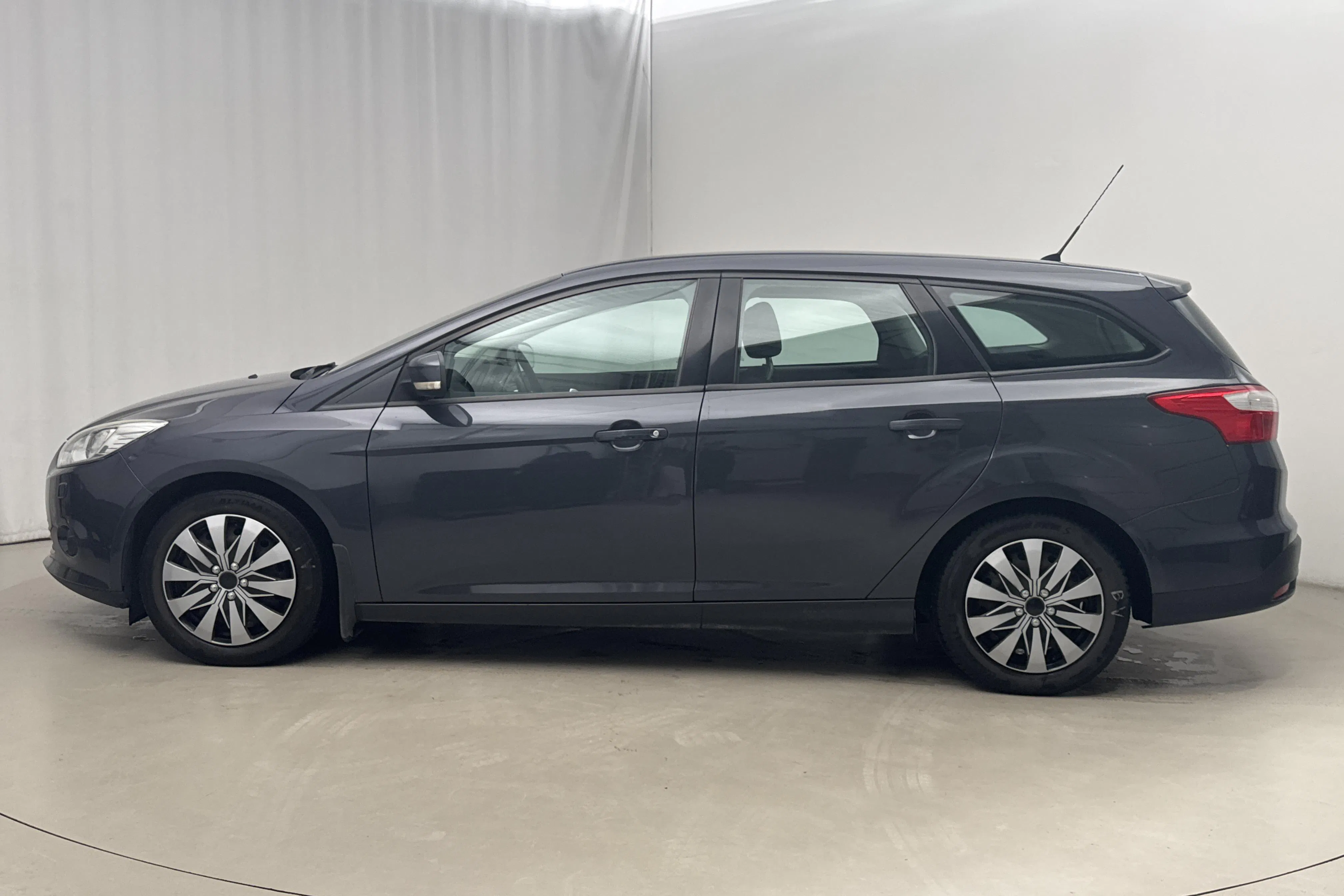 Presentationsfoto 2 av 14: Ford Focus 1.6 TDCi Kombi (95hk) - 17 147 mil - Manuell - grå - 2011