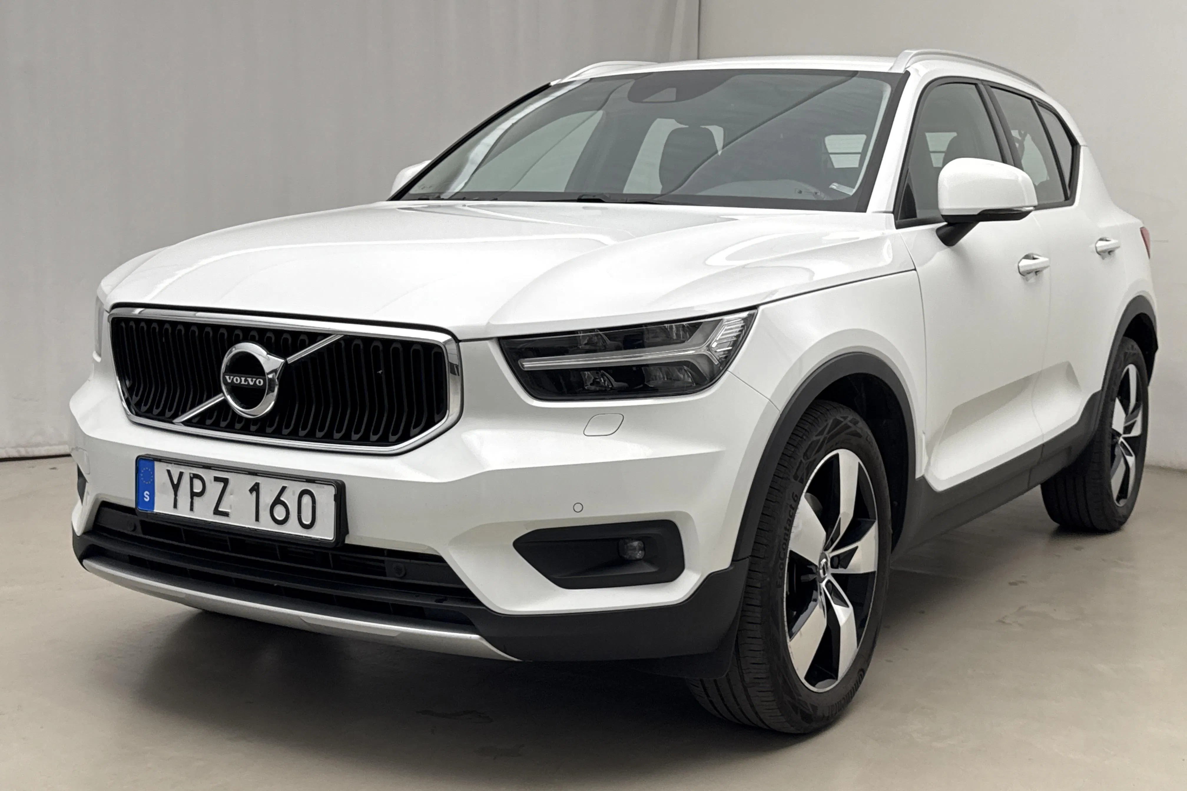 Presentationsfoto 1 av 18: Volvo XC40 D4 AWD (190hk) - 21 735 mil - Automat - vit - 2019