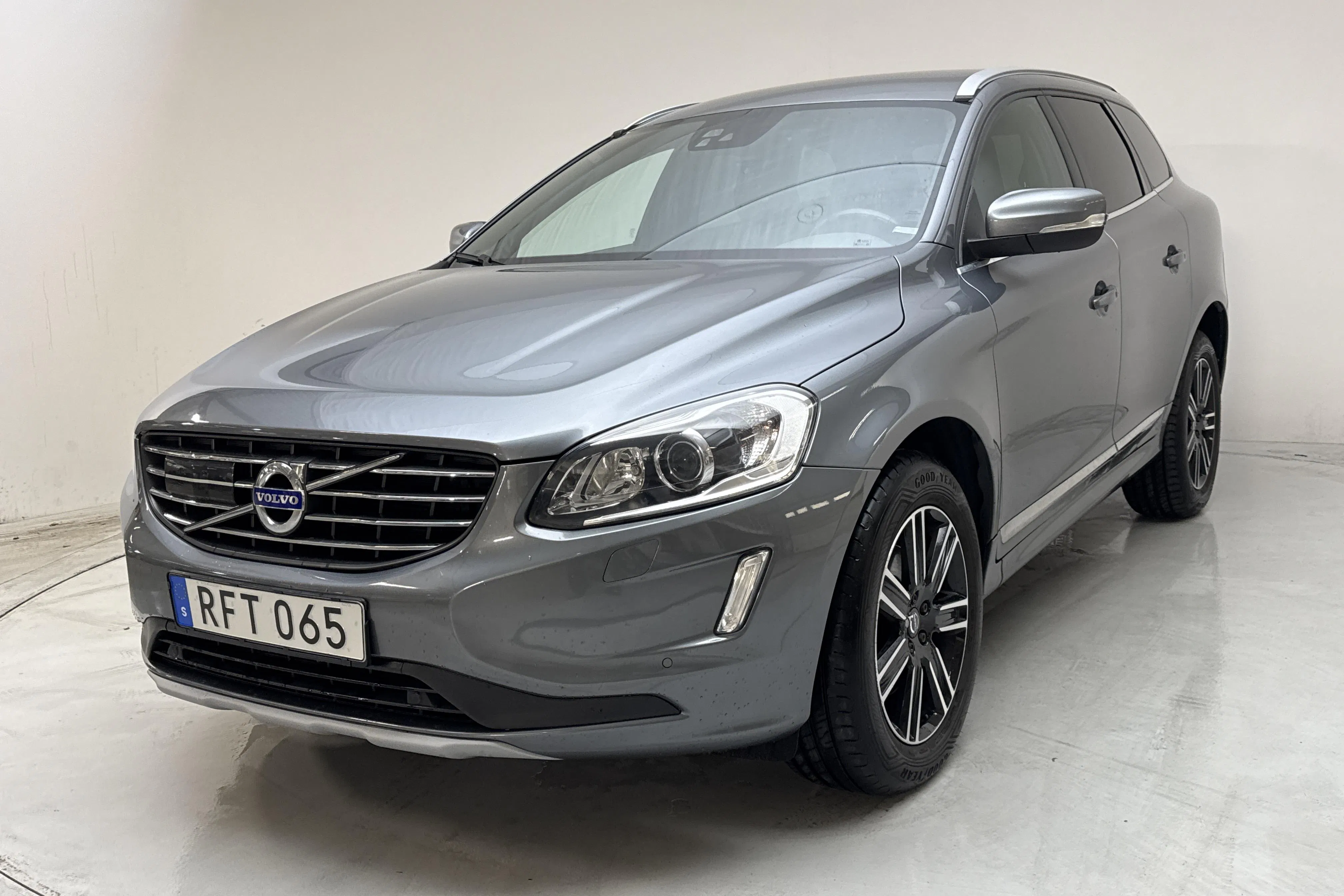 Presentation photo 1 of 14: Volvo XC60 D4 AWD (190hk) - 126 380 km - Automatic - gray - 2017