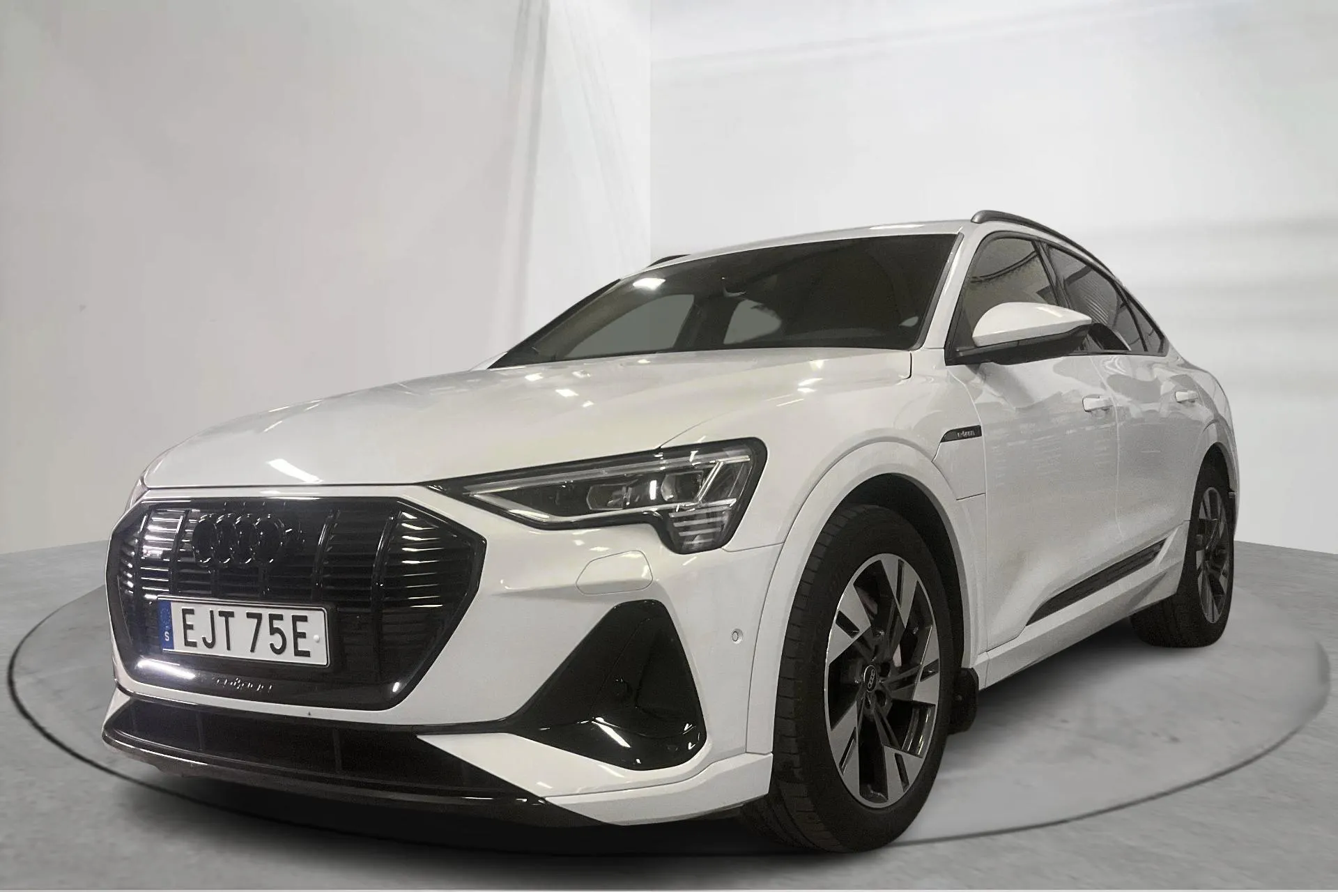 Presentationsfoto 1 av 21: Audi e-tron Sportback 55 quattro 95kWh (408hk) - 6 432 mil - Automat - vit - 2022