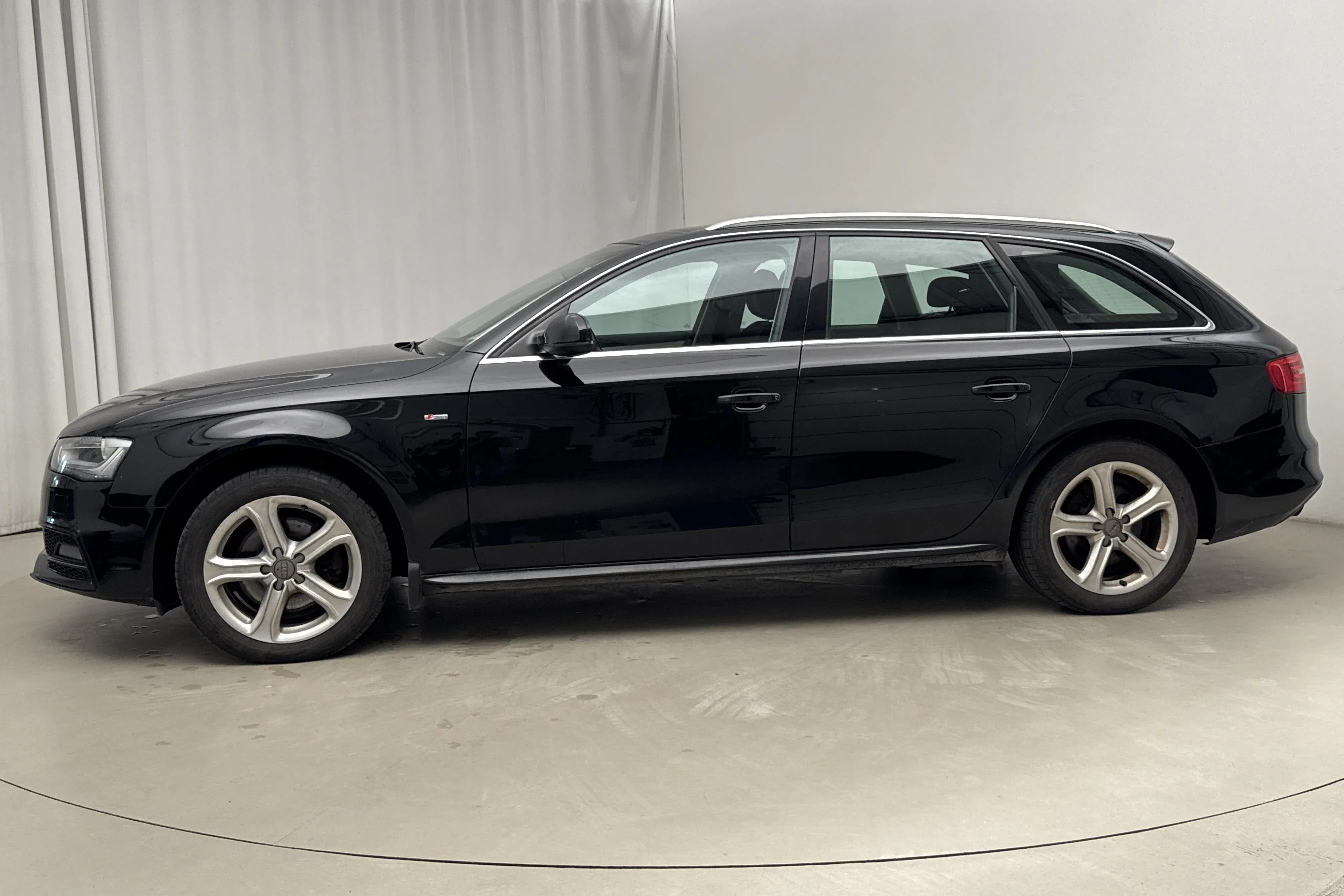 Presentationsfoto 2 av 15: Audi A4 2.0 TDI clean diesel Avant (150hk) - 25 020 mil - Manuell - svart - 2015
