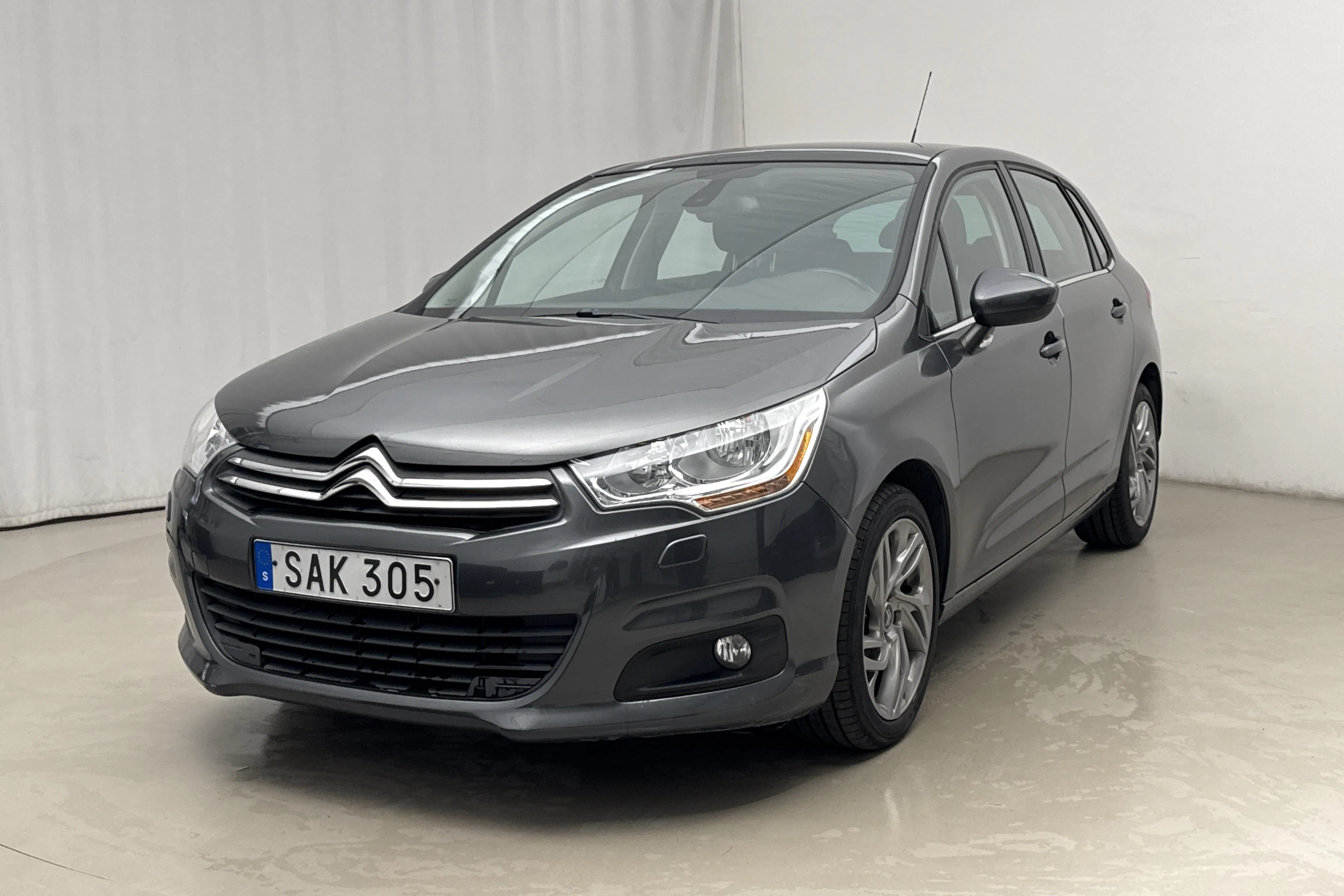 Presentationsfoto 1 av 14: Citroën C4 1.6 HDi (115hk) - 3 969 mil - Manuell - grå - 2014