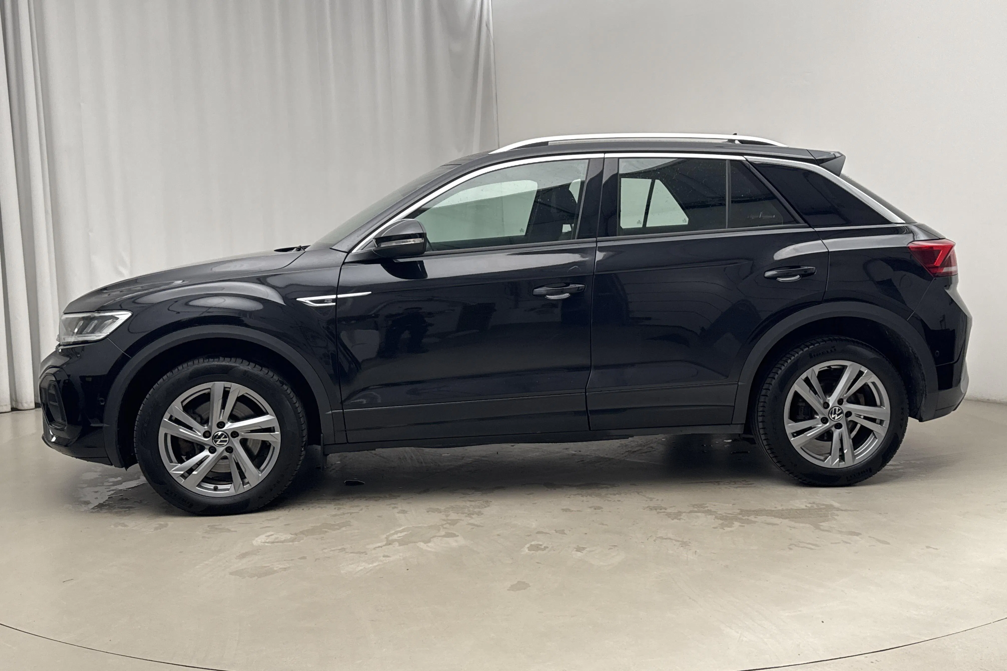 Presentationsfoto 2 av 19: VW T-Roc 2.0 TDI 4MOTION (150hk) - 9 695 mil - Automat - svart - 2022