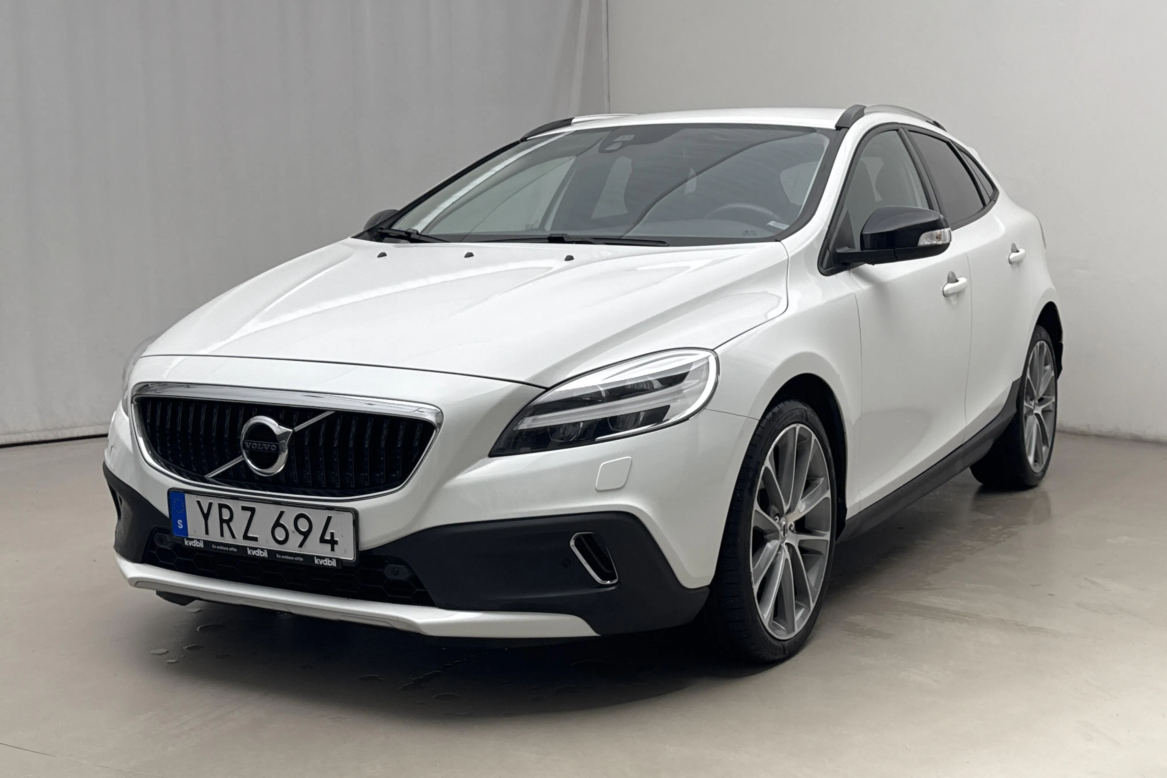 Presentation photo 1 of 17: Volvo V40 Cross Country T3 (152hk) - 74 780 km - Automatic - white - 2019