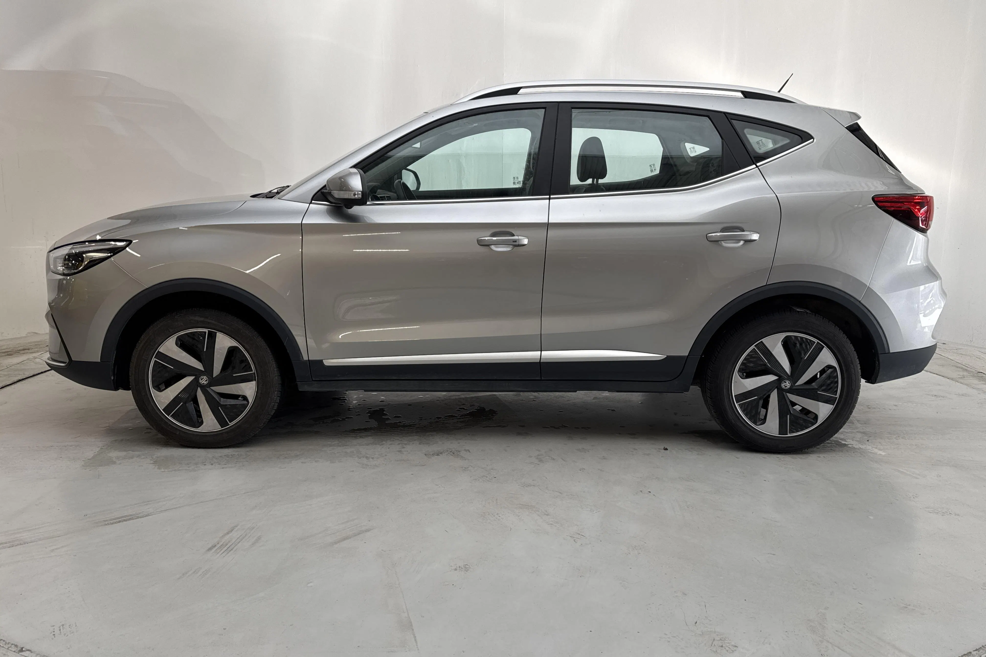 Presentation photo 2 of 17: MG ZS EV (156hk) - 82 470 km - Automatic - gray - 2023