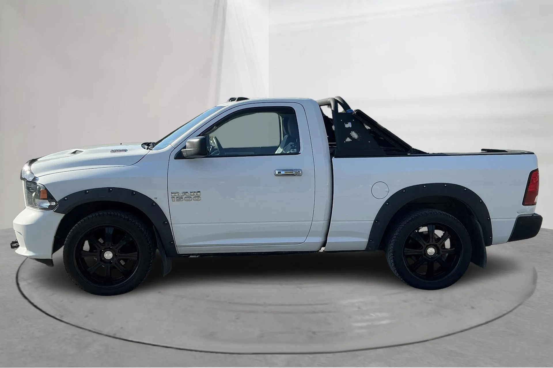 Presentationsfoto 2 av 24: Dodge RAM 1500 5.7 4WD (401hk) - 12 746 mil - Automat - vit - 2014
