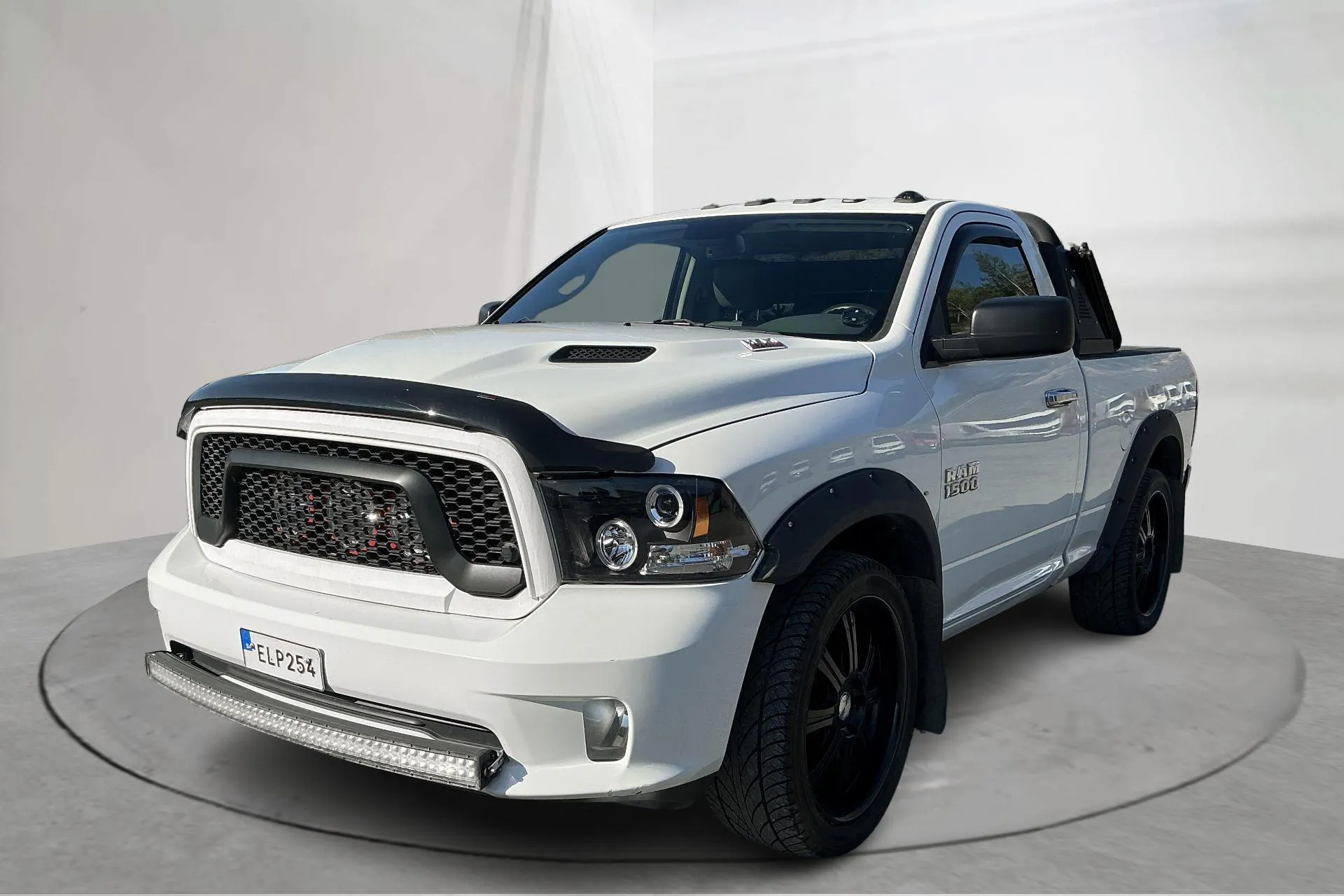 Presentationsfoto 1 av 24: Dodge RAM 1500 5.7 4WD (401hk) - 12 746 mil - Automat - vit - 2014