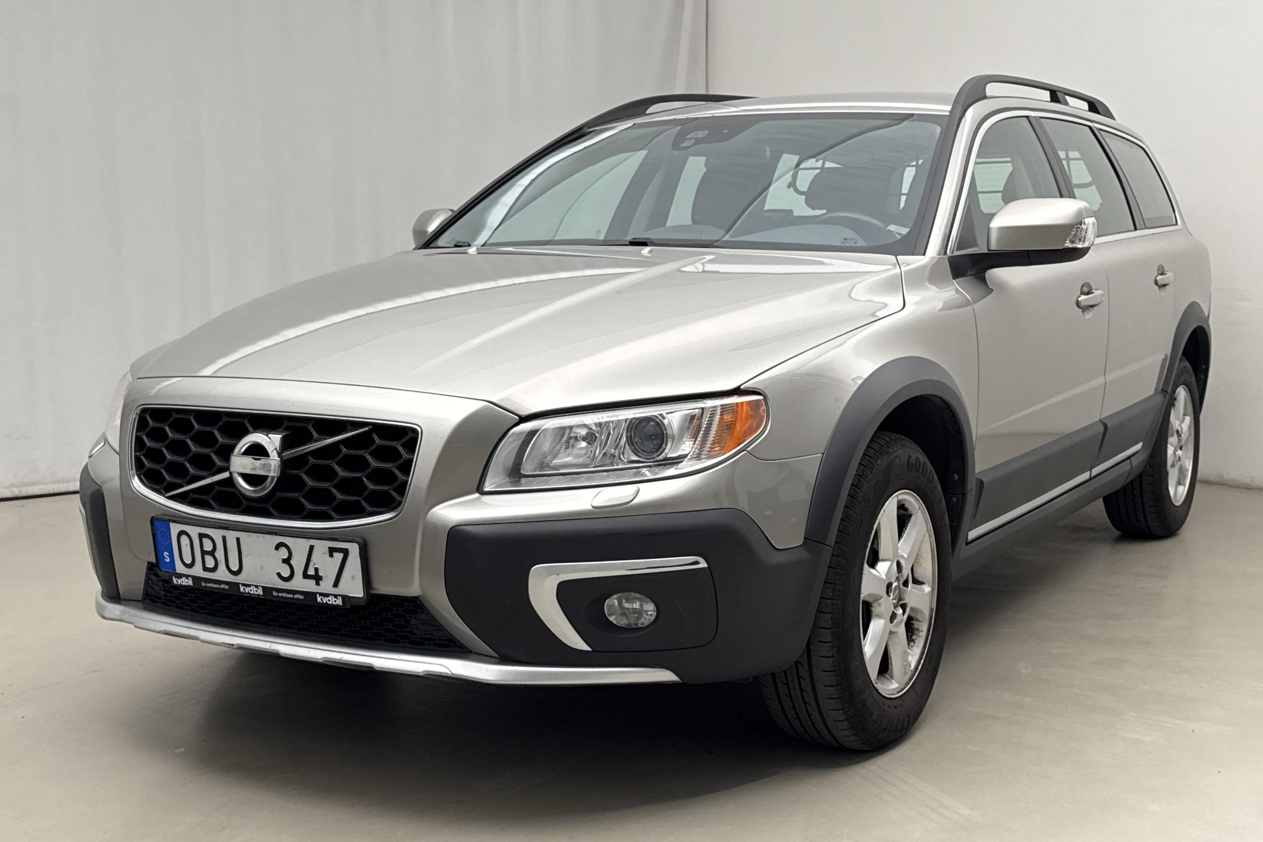 Presentationsfoto 1 av 16: Volvo XC70 II D4 AWD (163hk) - 17 553 mil - Manuell - Ljusbrun - 2014