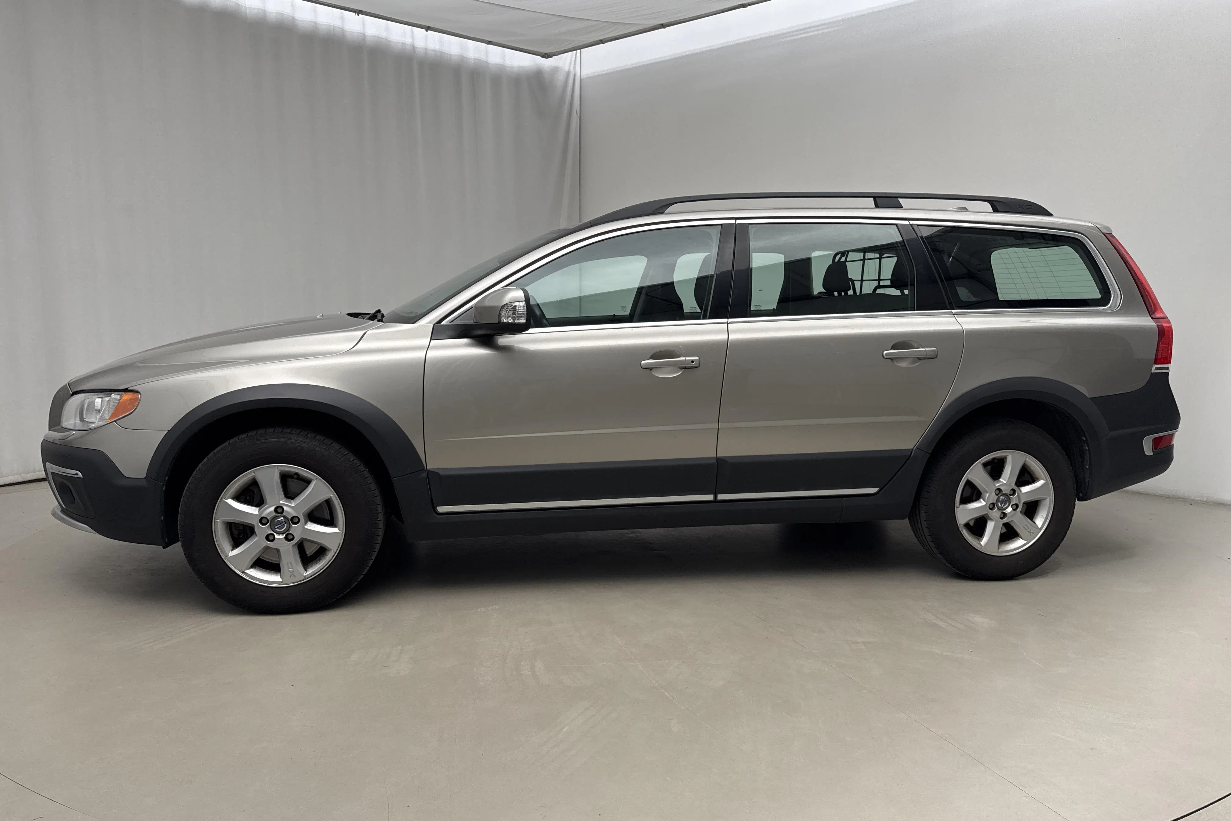Presentationsfoto 2 av 16: Volvo XC70 II D4 AWD (163hk) - 17 553 mil - Manuell - Ljusbrun - 2014