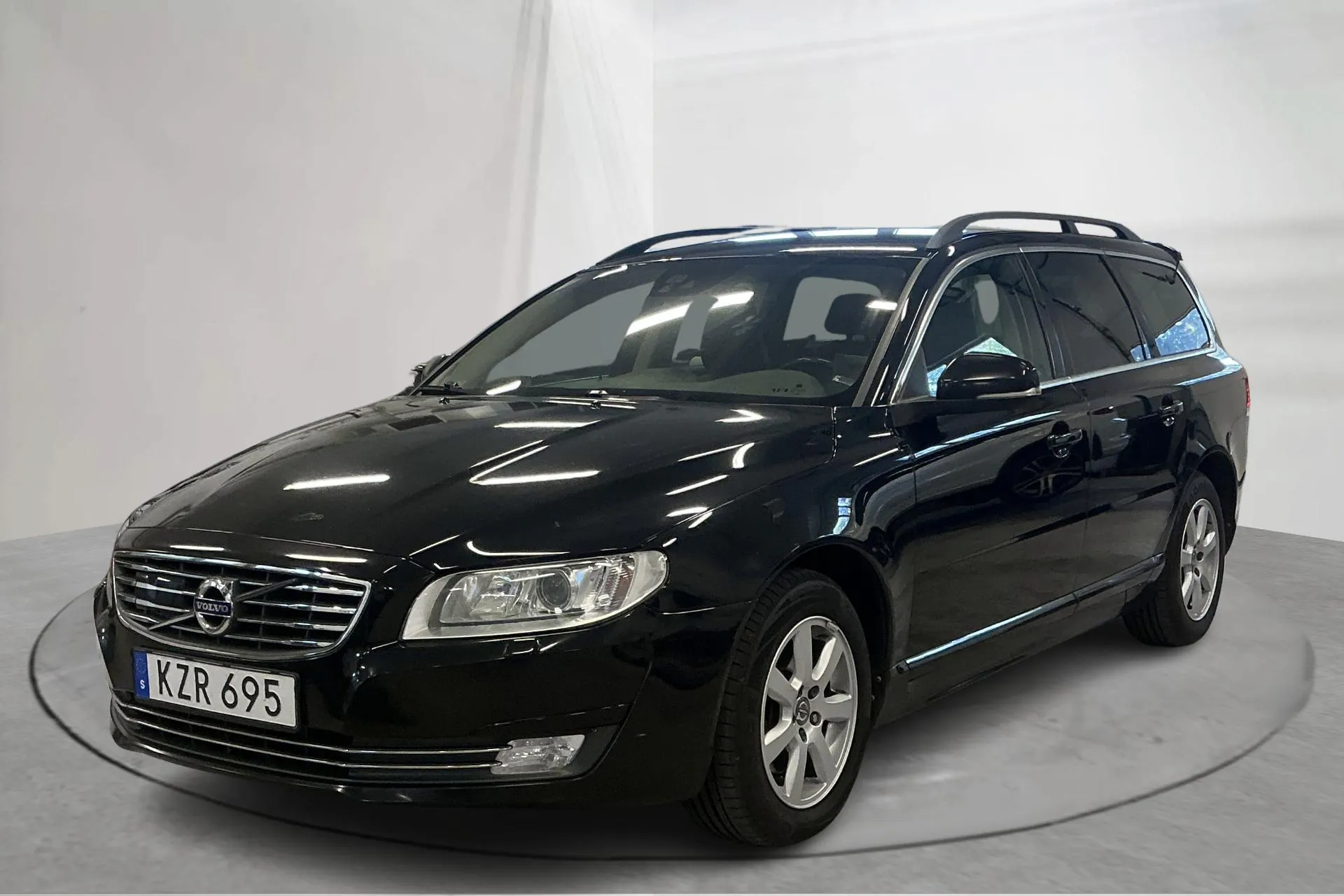 Presentationsfoto 1 av 15: Volvo V70 II D4 (181hk) - 27 395 mil - Automat - svart - 2016