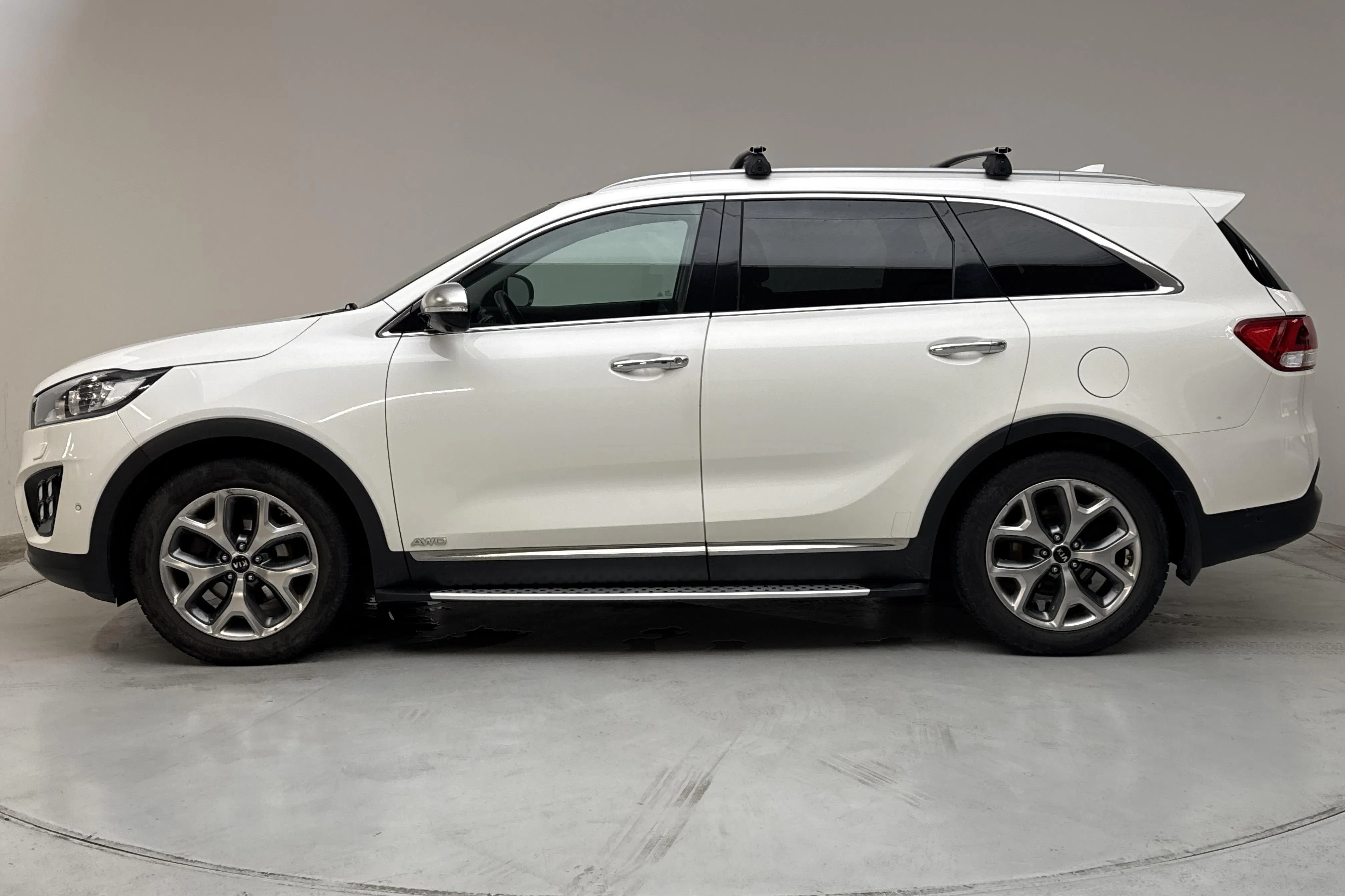 Presentationsfoto 2 av 16: KIA Sorento 2.2 CRDi (200hk) - 15 377 mil - Automat - vit - 2017