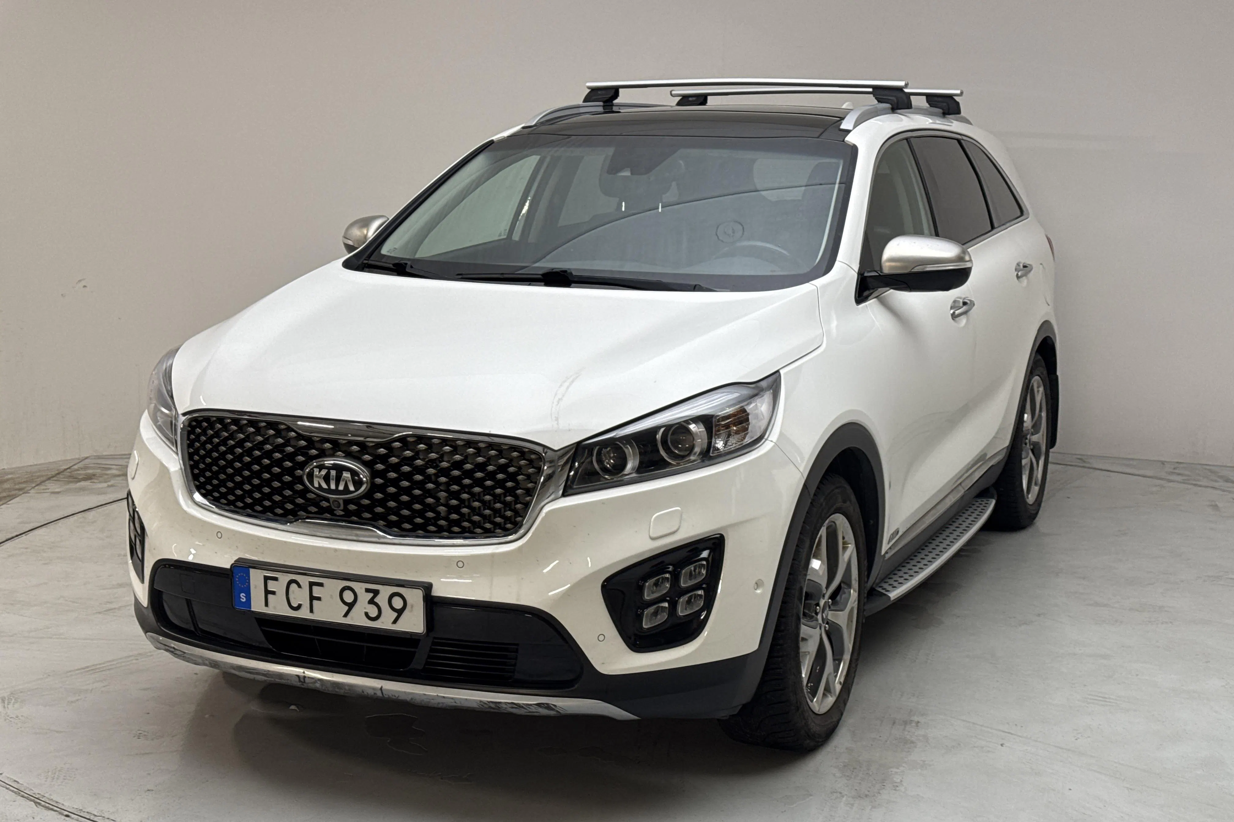 Presentationsfoto 1 av 16: KIA Sorento 2.2 CRDi (200hk) - 15 377 mil - Automat - vit - 2017