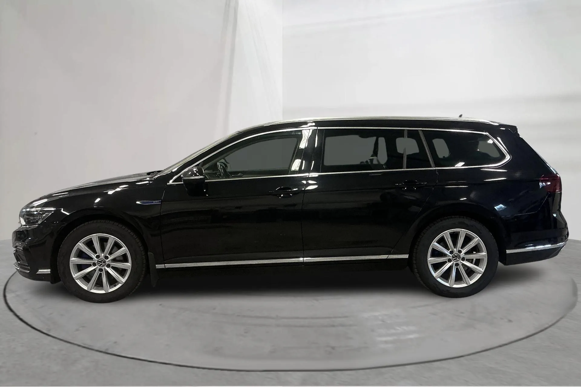 Presentation photo 2 of 20: VW Passat 1.4 GTE Sportscombi (218hk) - 146 920 km - Automatic - black - 2022