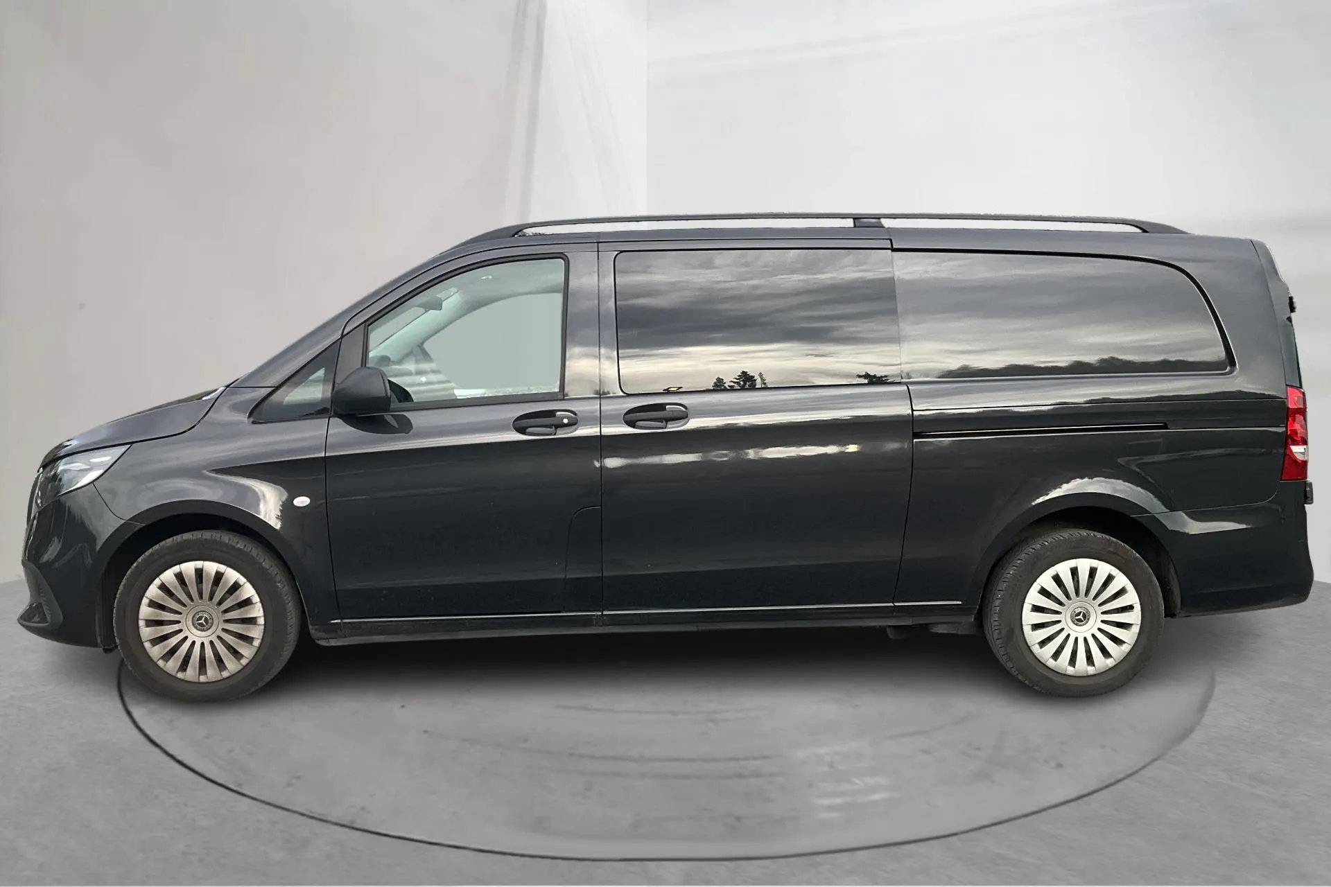 Presentation photo 2 of 15: Mercedes Vito 119 CDI 4MATIC W447 (190hk) - 25 940 km - Automatic - dark grey - 2026