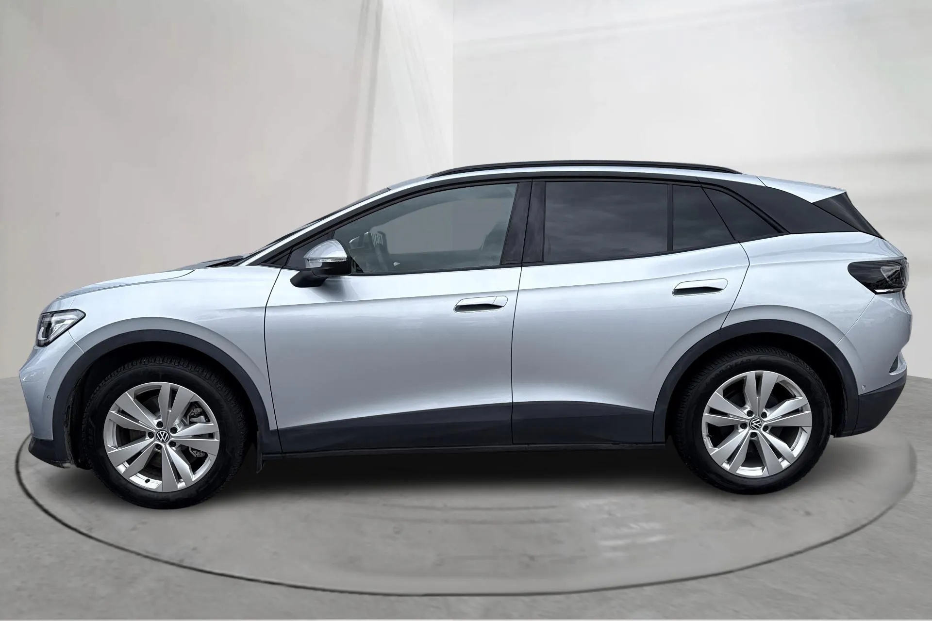 Presentationsfoto 2 av 19: VW ID.4 77kWh (286hk) - 249 mil - Automat - silver - 2025