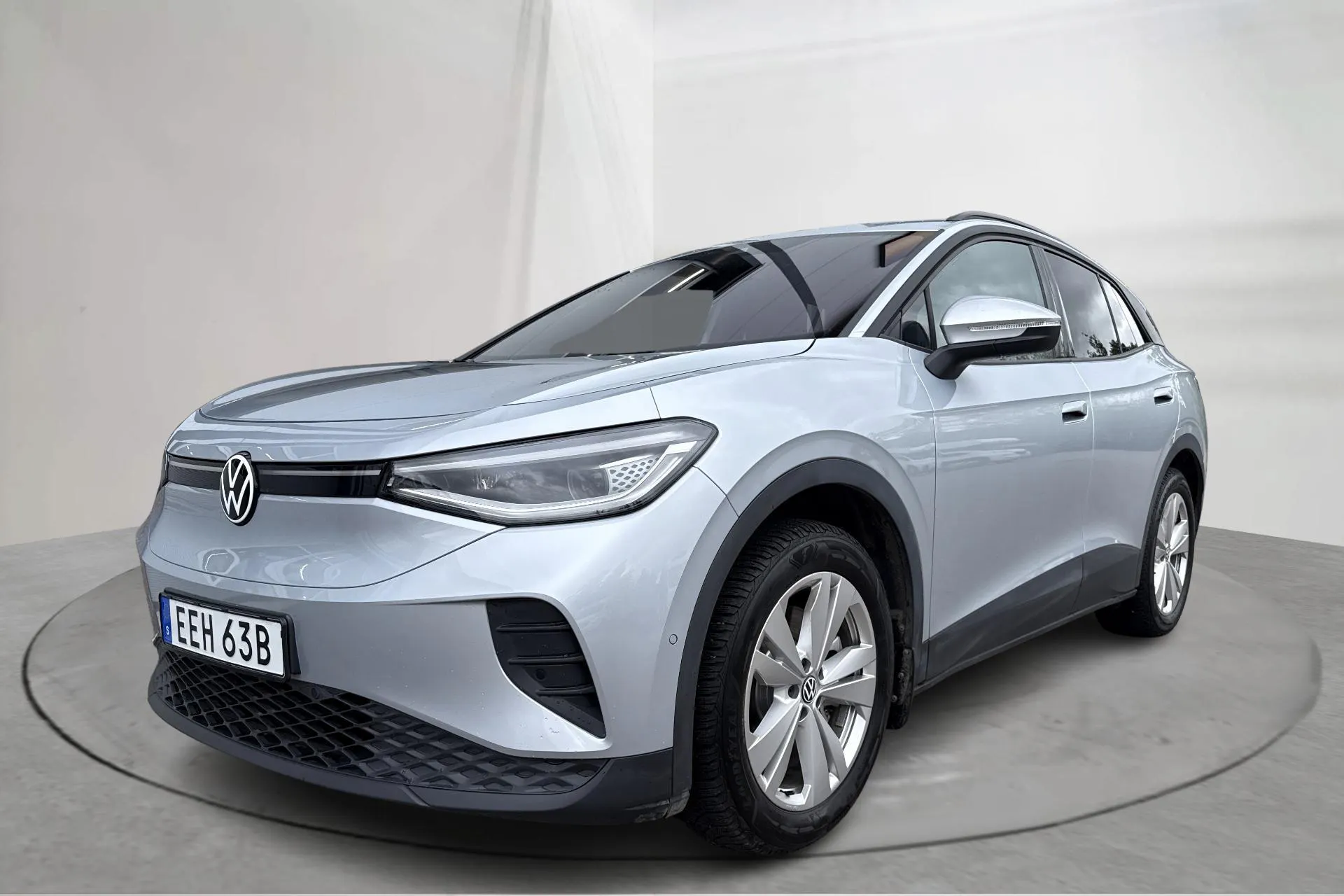 Presentationsfoto 1 av 19: VW ID.4 77kWh (286hk) - 249 mil - Automat - silver - 2025