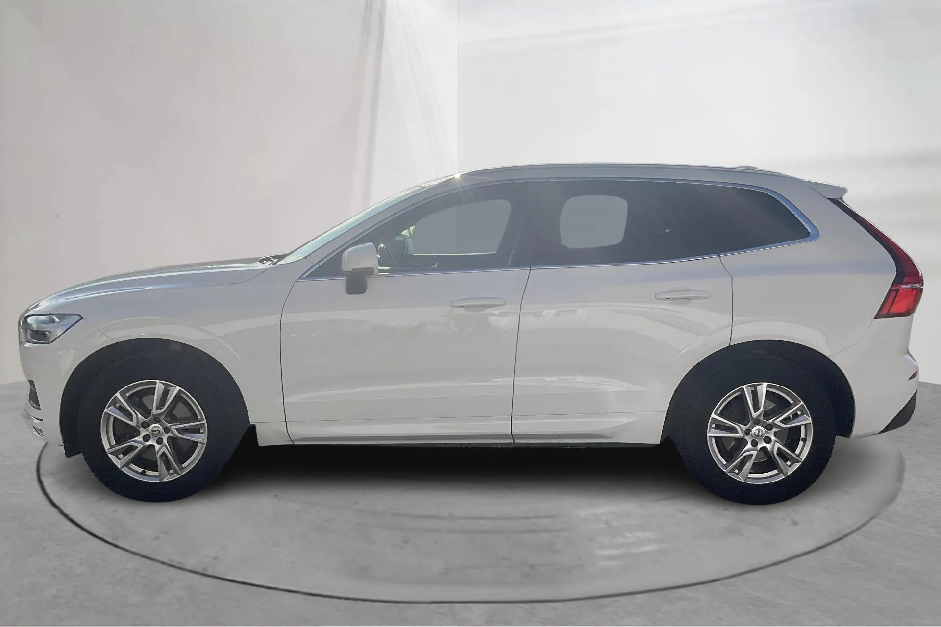 Presentationsfoto 2 av 18: Volvo XC60 D4 2WD (190hk) - 11 969 mil - Automat - vit - 2020