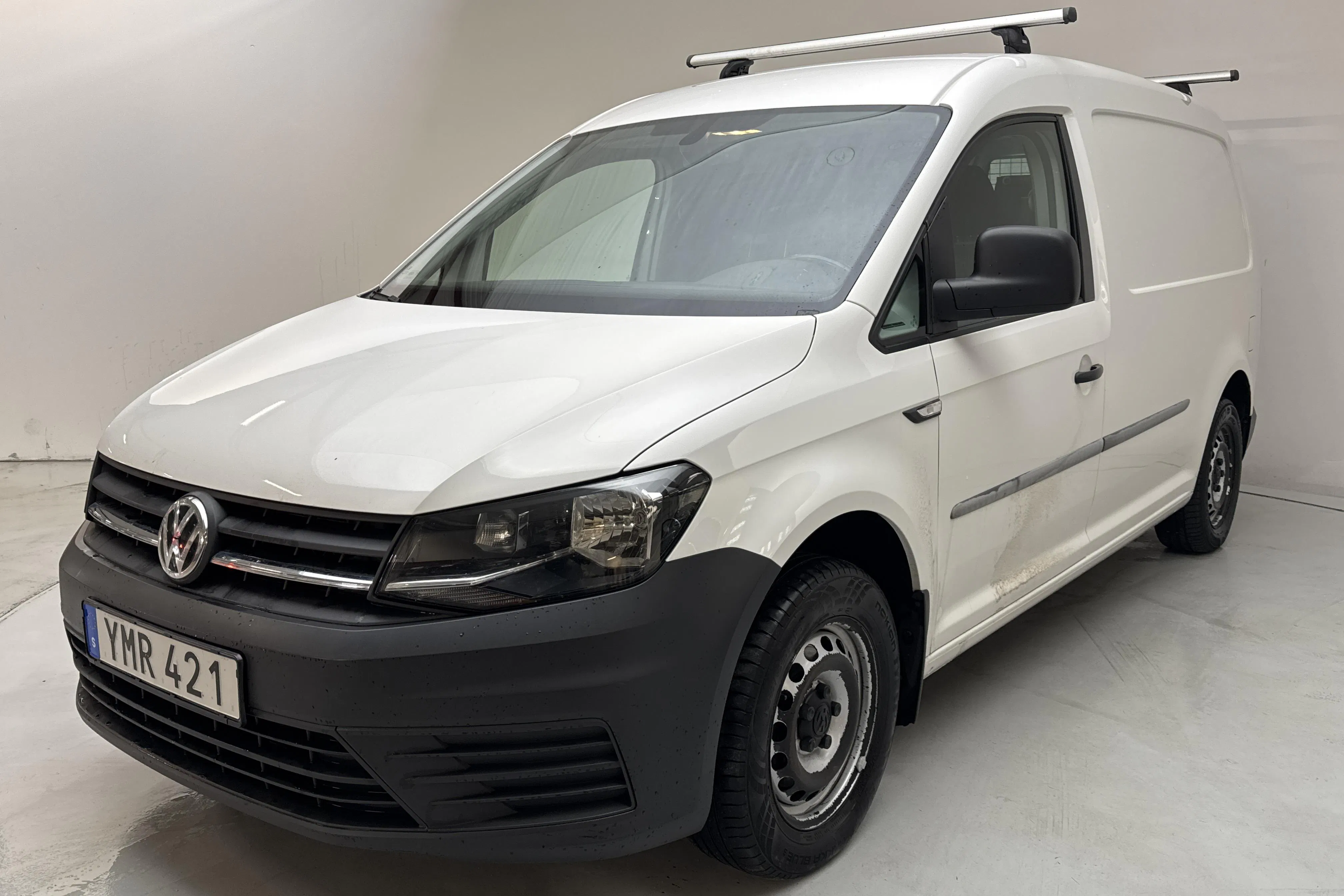 Presentationsfoto 1 av 12: VW Caddy 2.0 TDI Maxi Skåp (102hk) - 11 083 mil - Manuell - vit - 2017