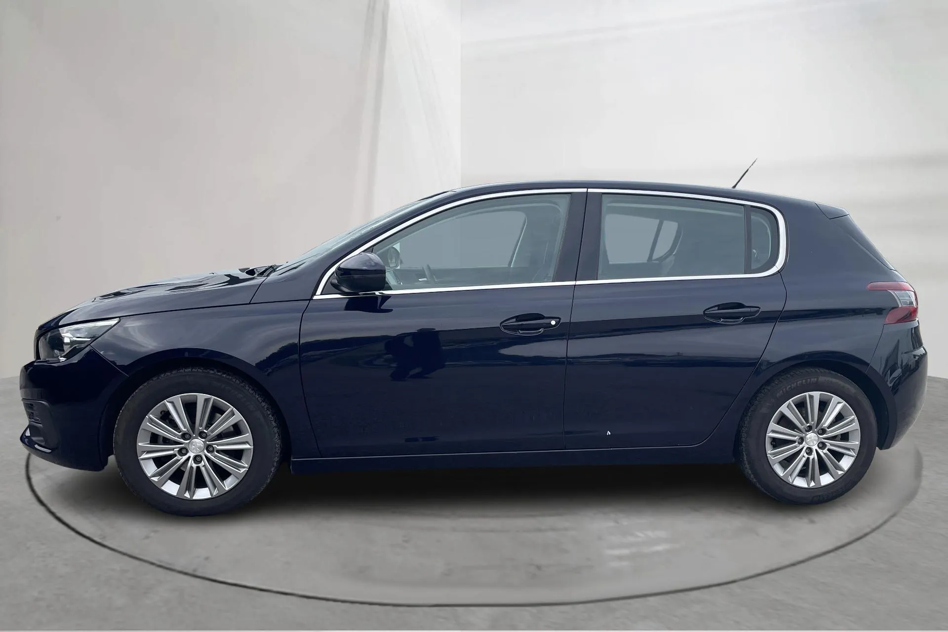 Presentation photo 2 of 18: Peugeot 308 PureTech 5dr (130hk) - 42 120 km - Automatic - blue - 2020