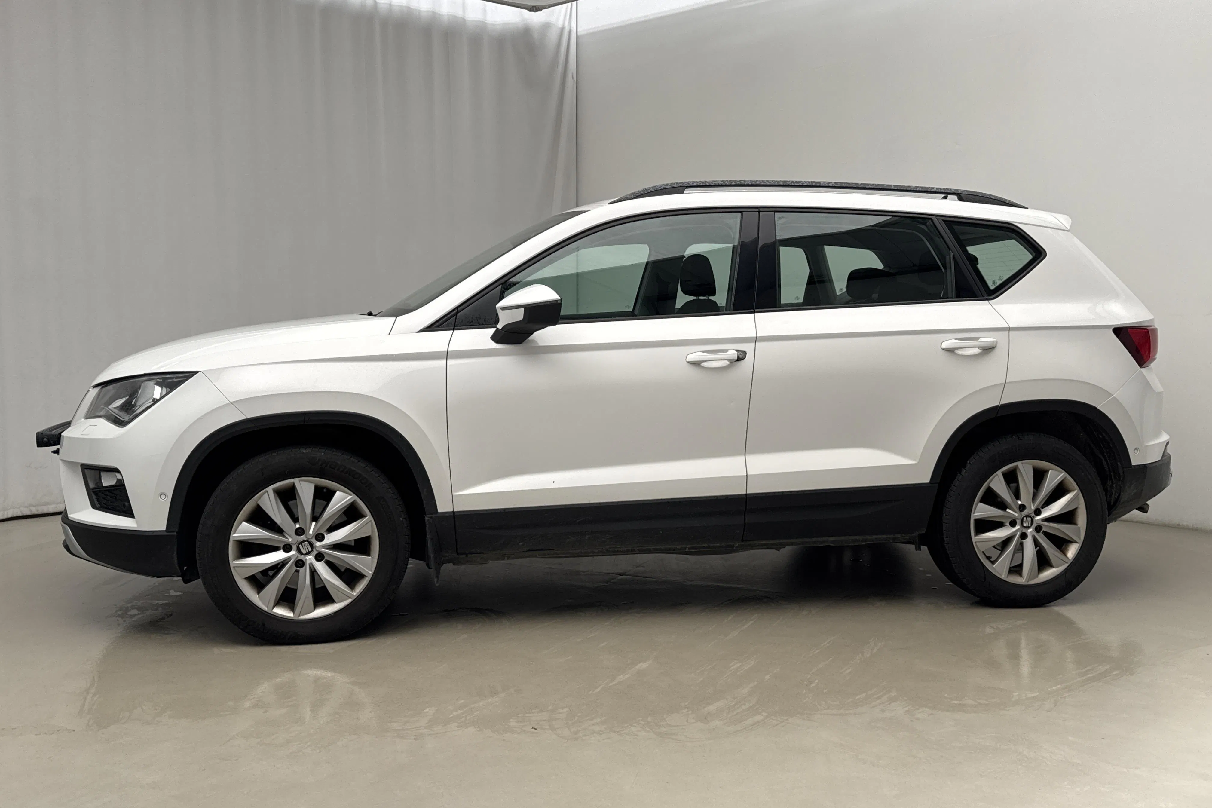 Presentationsfoto 2 av 16: Seat Ateca 1.5 TSI ACT 4Drive (150hk) - 26 919 mil - Automat - vit - 2019