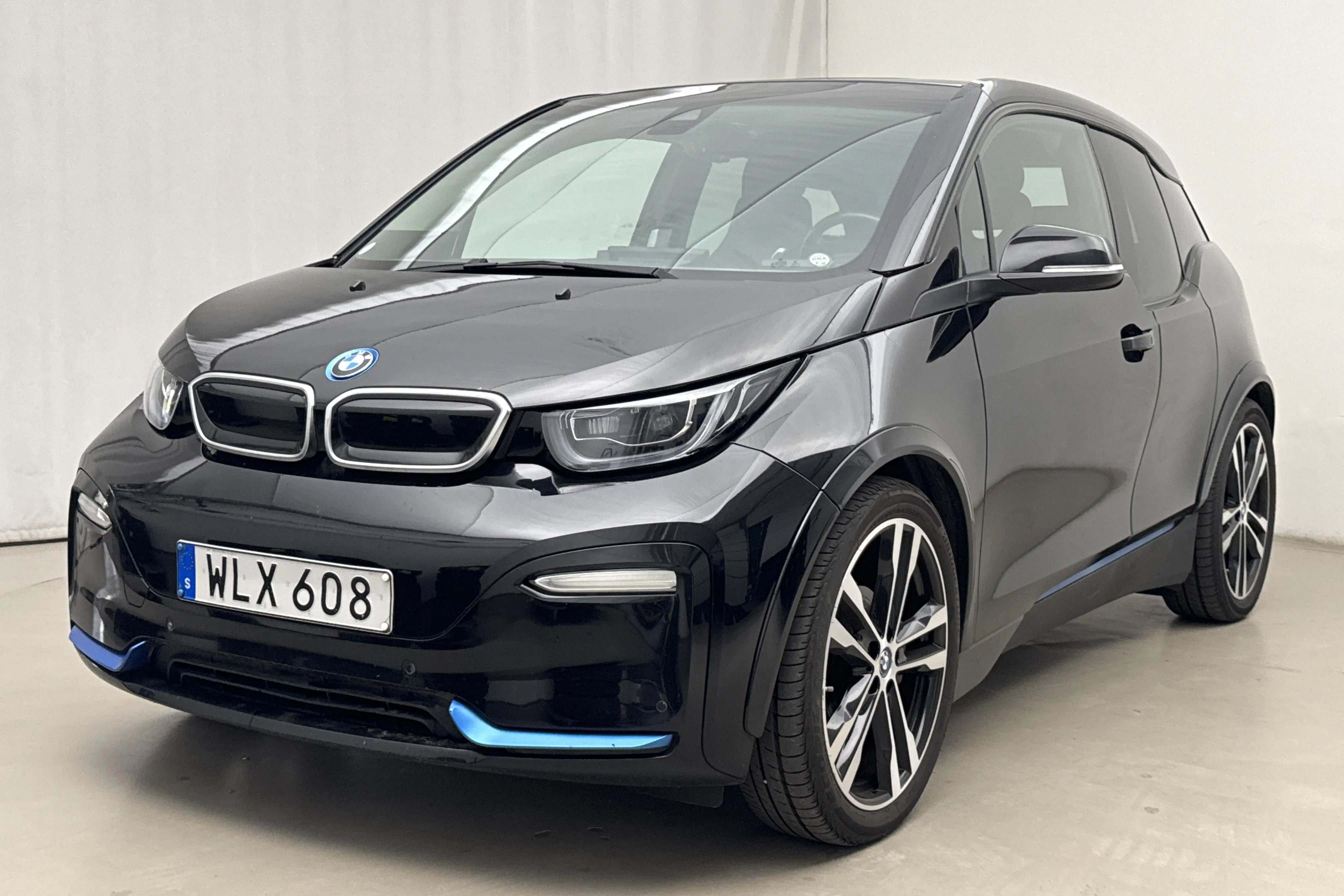 Presentationsfoto 1 av 26: BMW i3s 120Ah, I01 (184hk) - 9 160 mil - Automat - svart - 2019