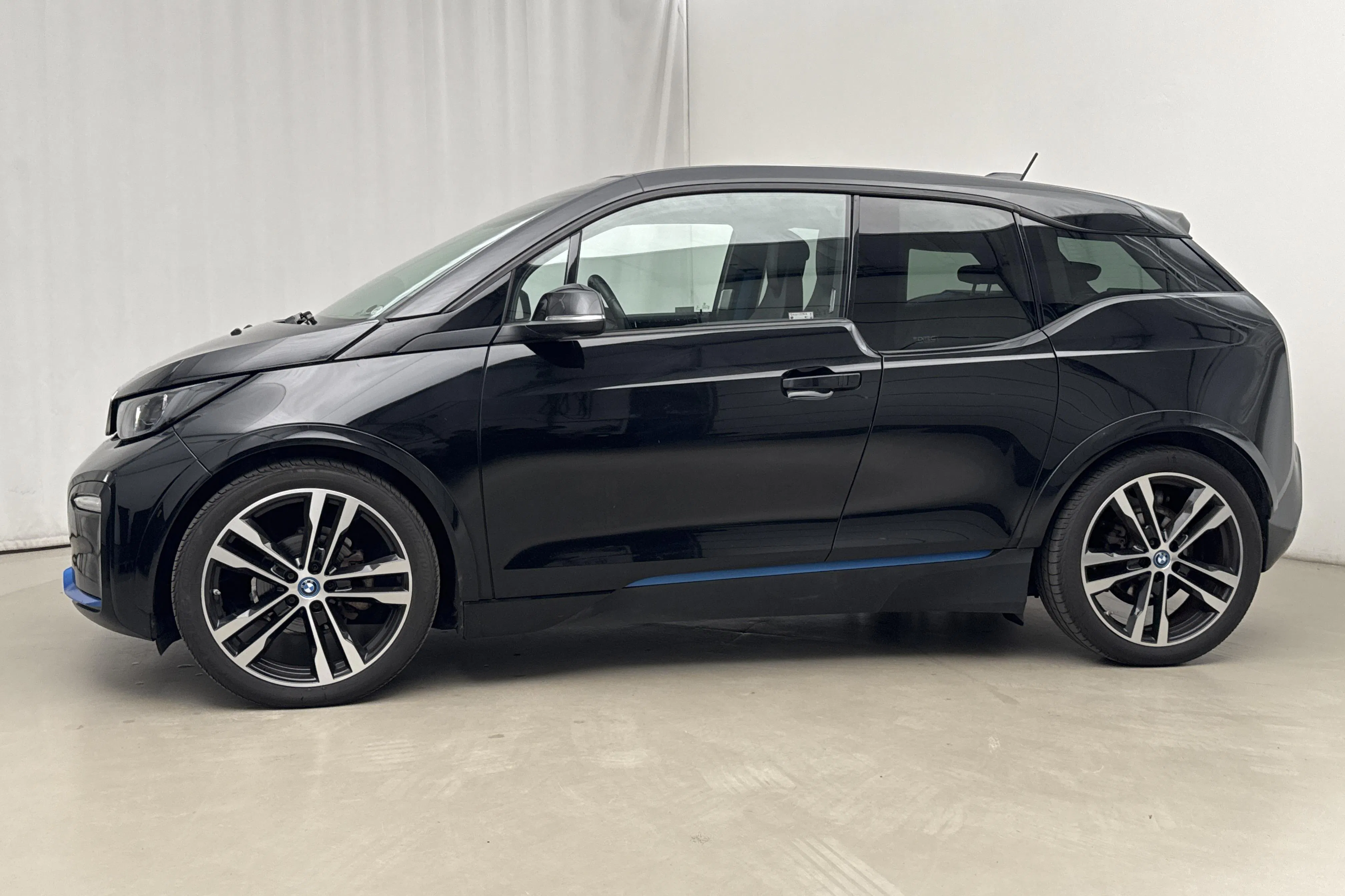 Presentationsfoto 2 av 26: BMW i3s 120Ah, I01 (184hk) - 9 160 mil - Automat - svart - 2019