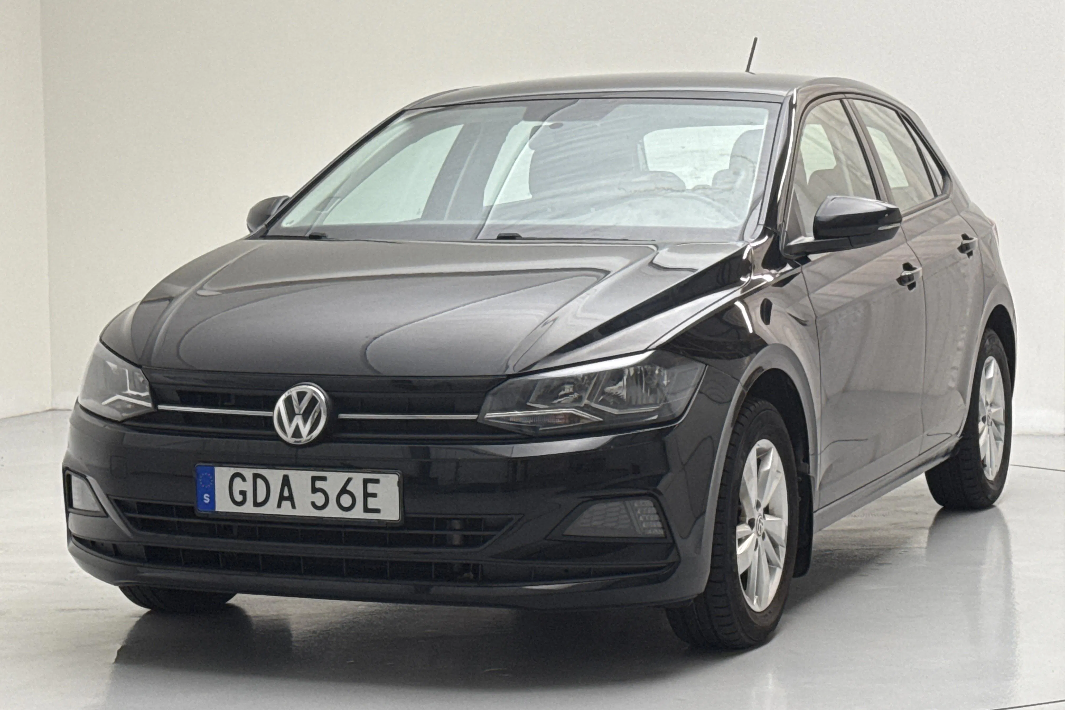 Presentationsfoto 1 av 12: VW Polo 1.0 TSI 5dr (95hk) - 6 673 mil - Manuell - svart - 2019