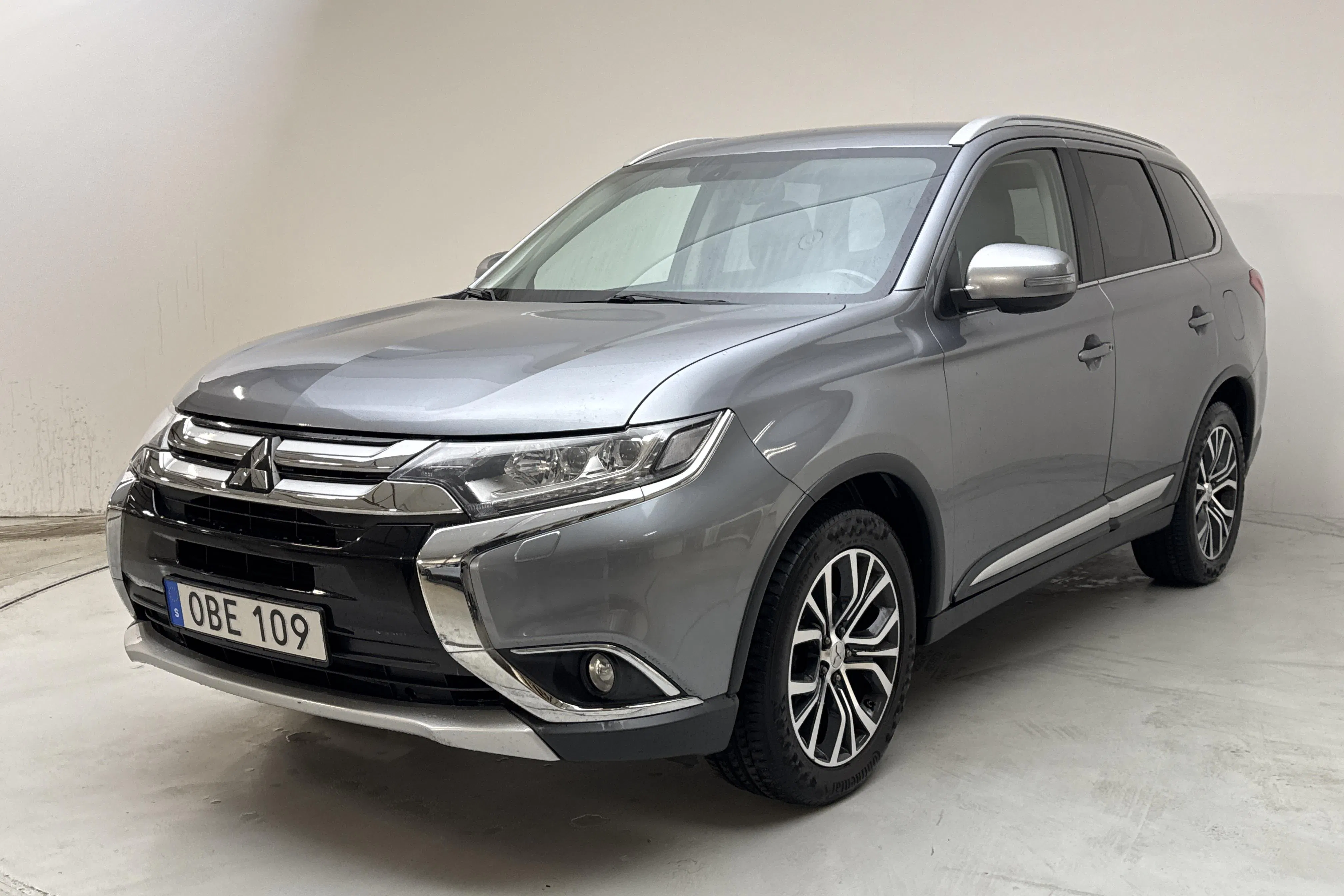 Presentationsfoto 1 av 15: Mitsubishi Outlander 2.0 4WD (150hk) - 17 437 mil - Automat - grå - 2016