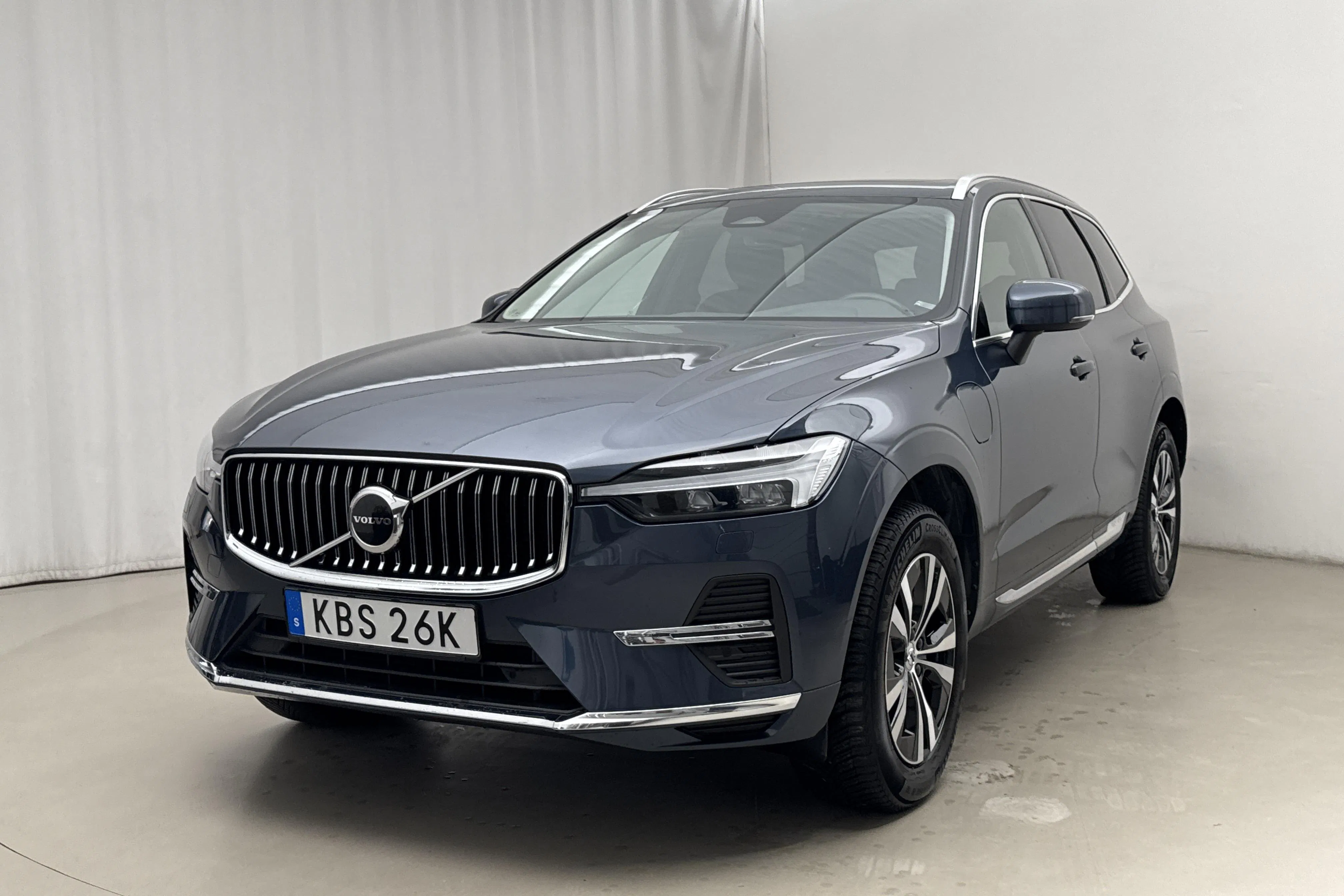 Presentationsfoto 1 av 21: Volvo XC60 T6 AWD Recharge (350hk) - 9 300 mil - Automat - Mörkblå - 2024