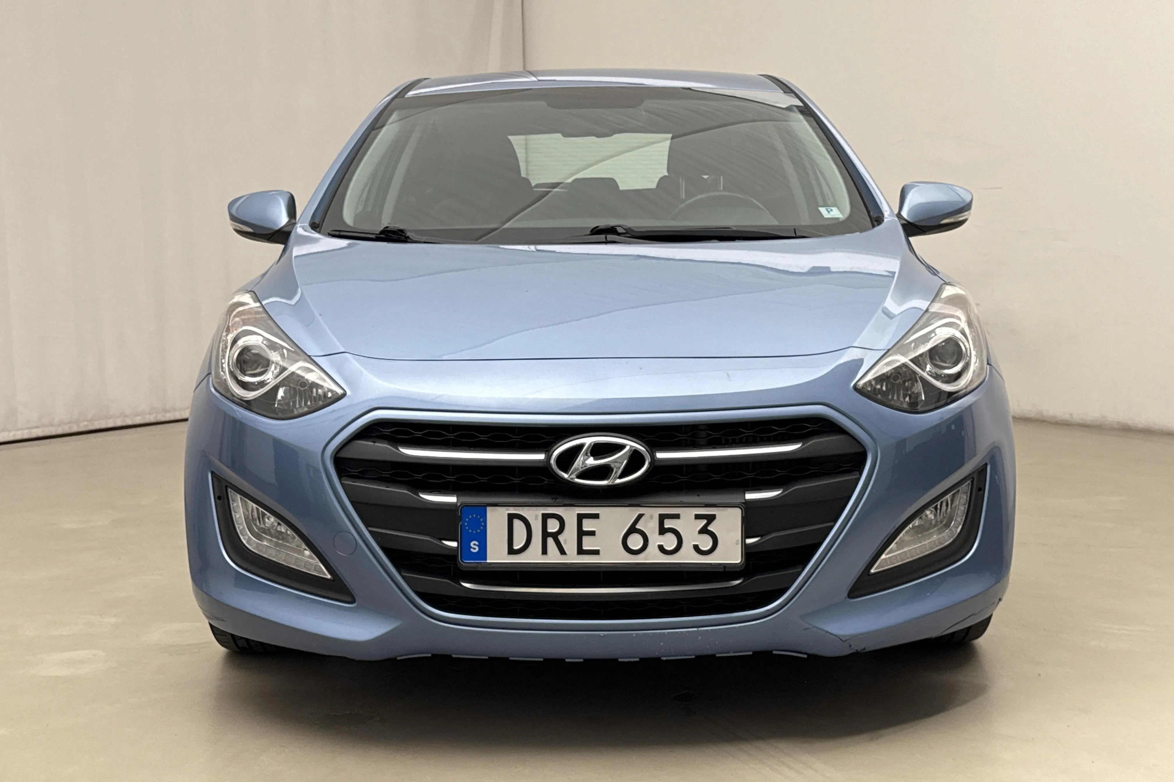 Presentation photo 1 of 15: Hyundai i30 1.6 D 5dr (110hk) - 104 840 km - Automatic - light blue - 2015