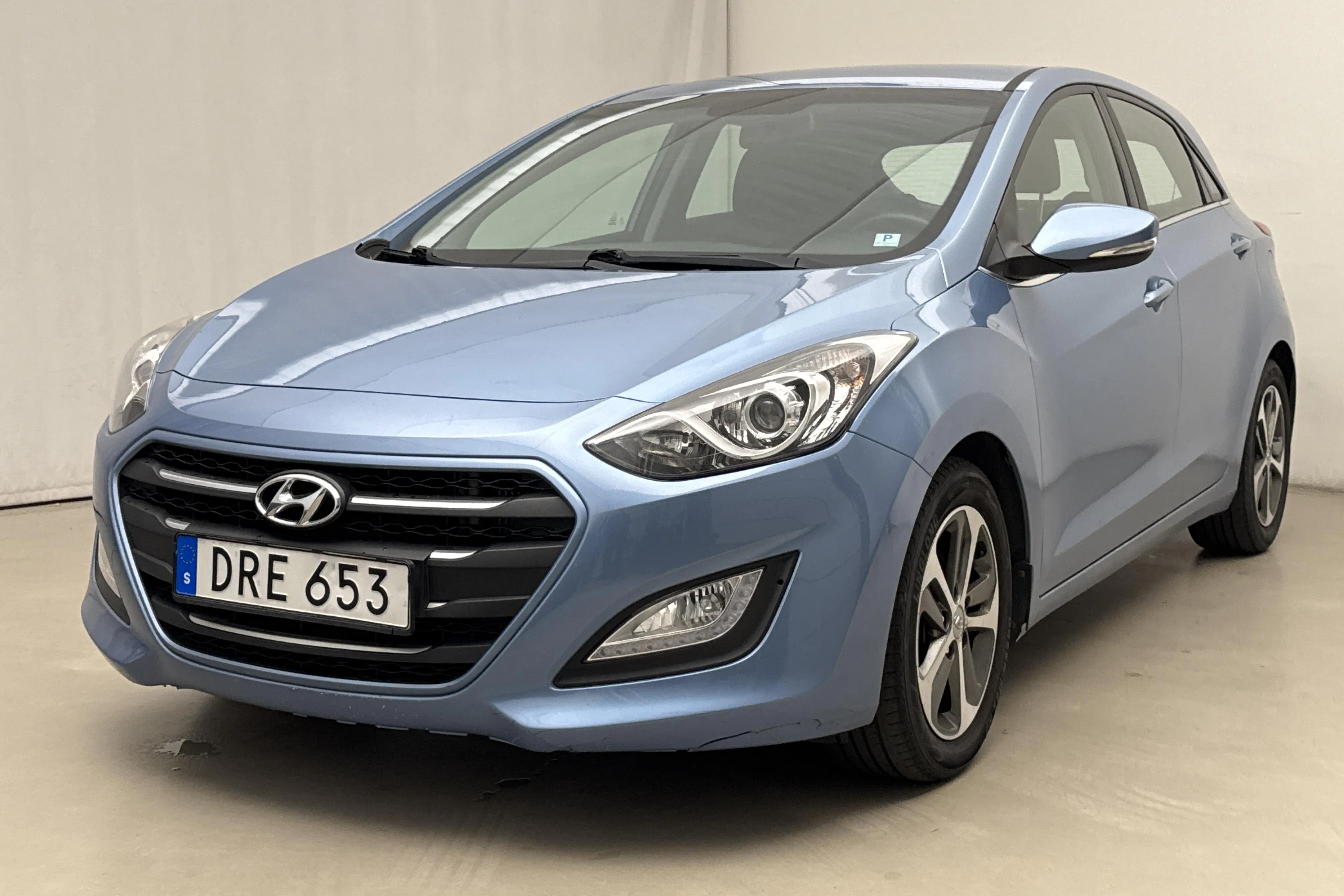 Presentationsfoto 1 av 15: Hyundai i30 1.6 D 5dr (110hk) - 10 484 mil - Automat - Ljusblå - 2015