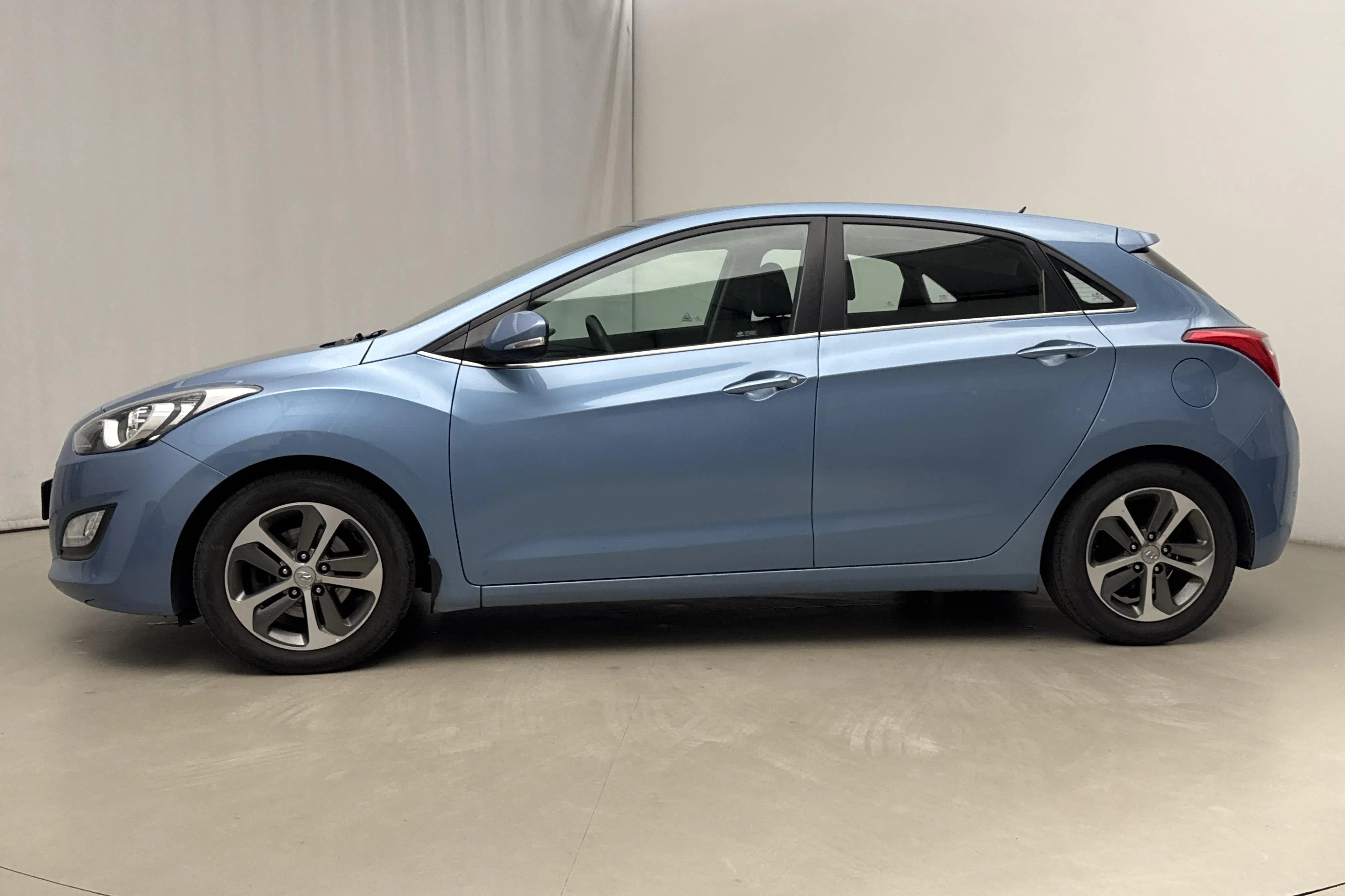 Presentationsfoto 2 av 15: Hyundai i30 1.6 D 5dr (110hk) - 10 484 mil - Automat - Ljusblå - 2015