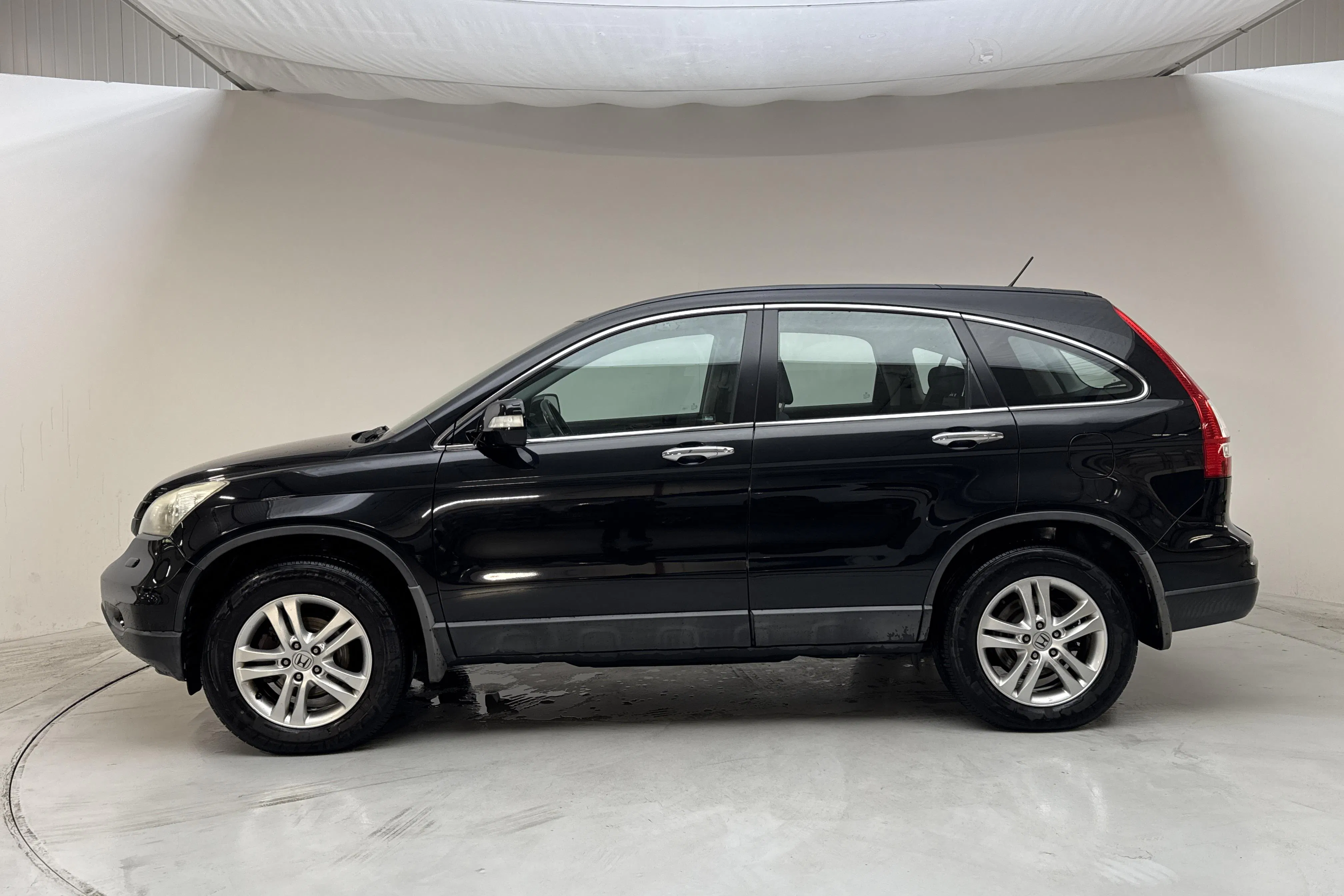 Presentationsfoto 2 av 11: Honda CR-V 2.2 I-CTDI (150hk) - 13 859 mil - Automat - svart - 2011