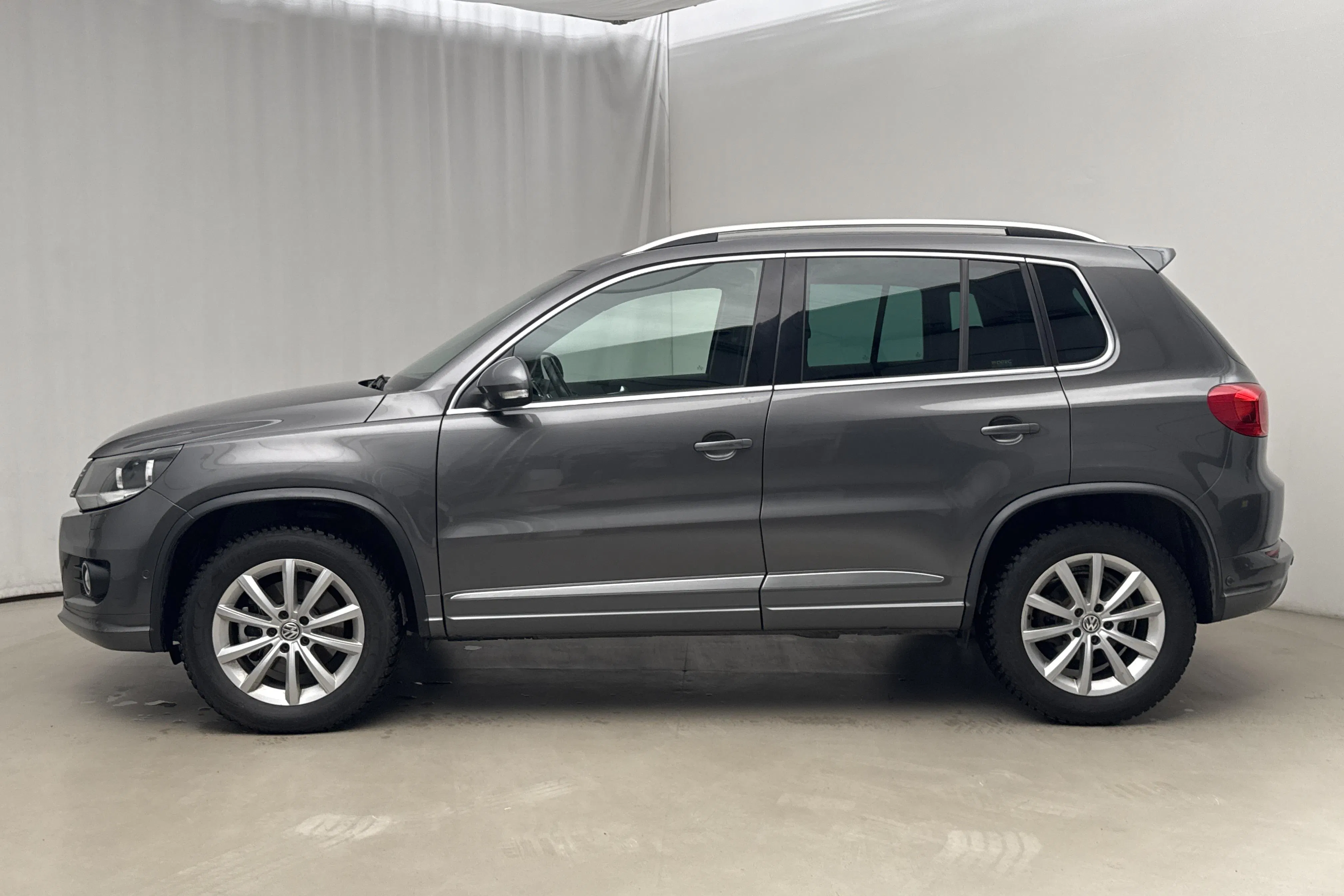 Presentation photo 2 of 17: VW Tiguan 1.4 TSI 4MOTION (160hk) - 140 800 km - Manual - dark grey - 2015