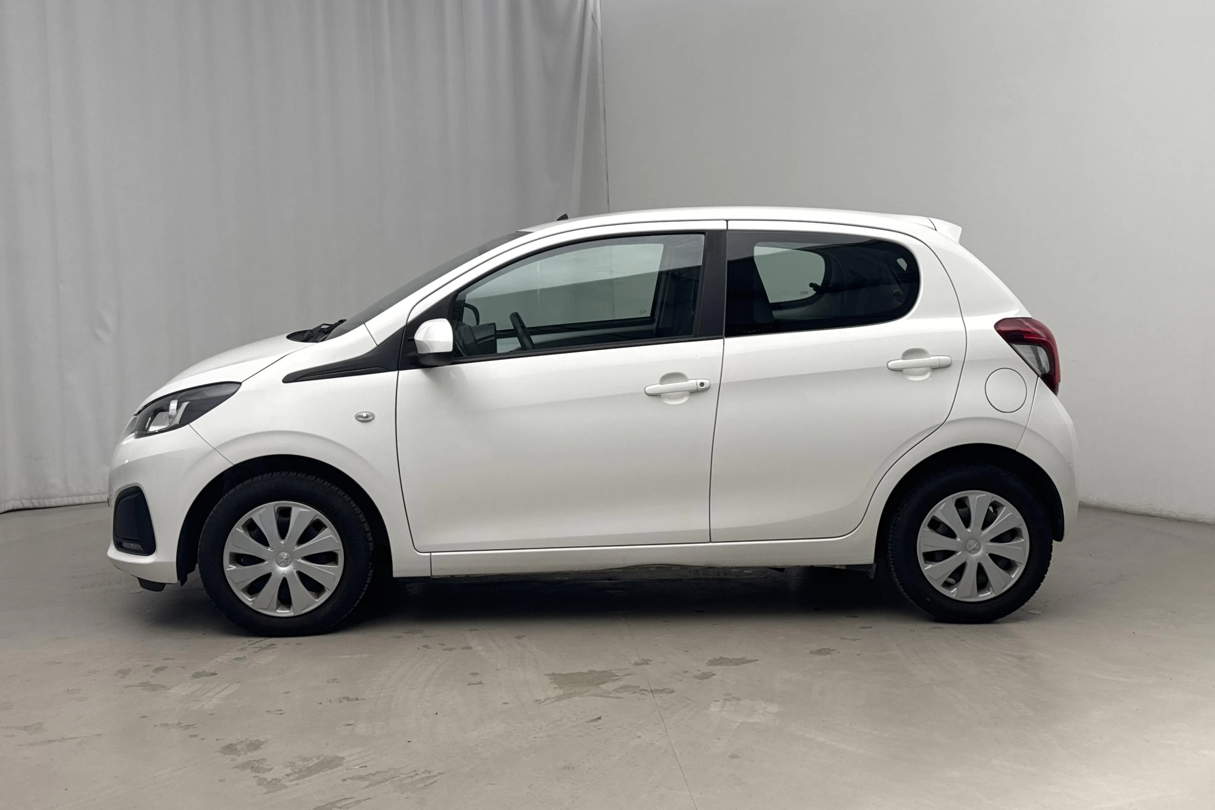 Presentationsfoto 2 av 14: Peugeot 108 PureTech 5dr (68hk) - 1 726 mil - Automat - vit - 2018