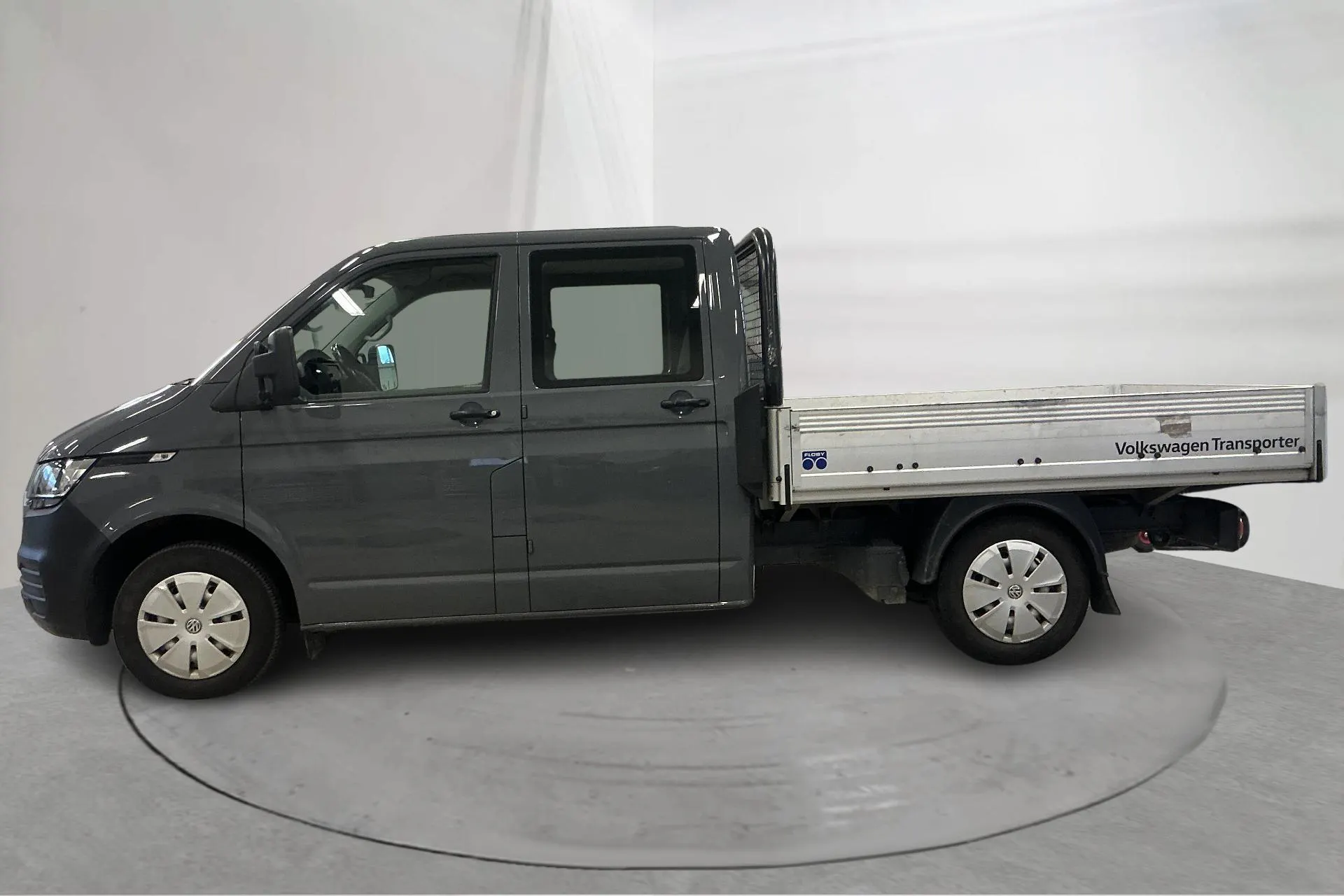 Presentationsfoto 2 av 14: VW Transporter Pickup T6.1 TDI (110hk) - 6 810 mil - Manuell - grå - 2023