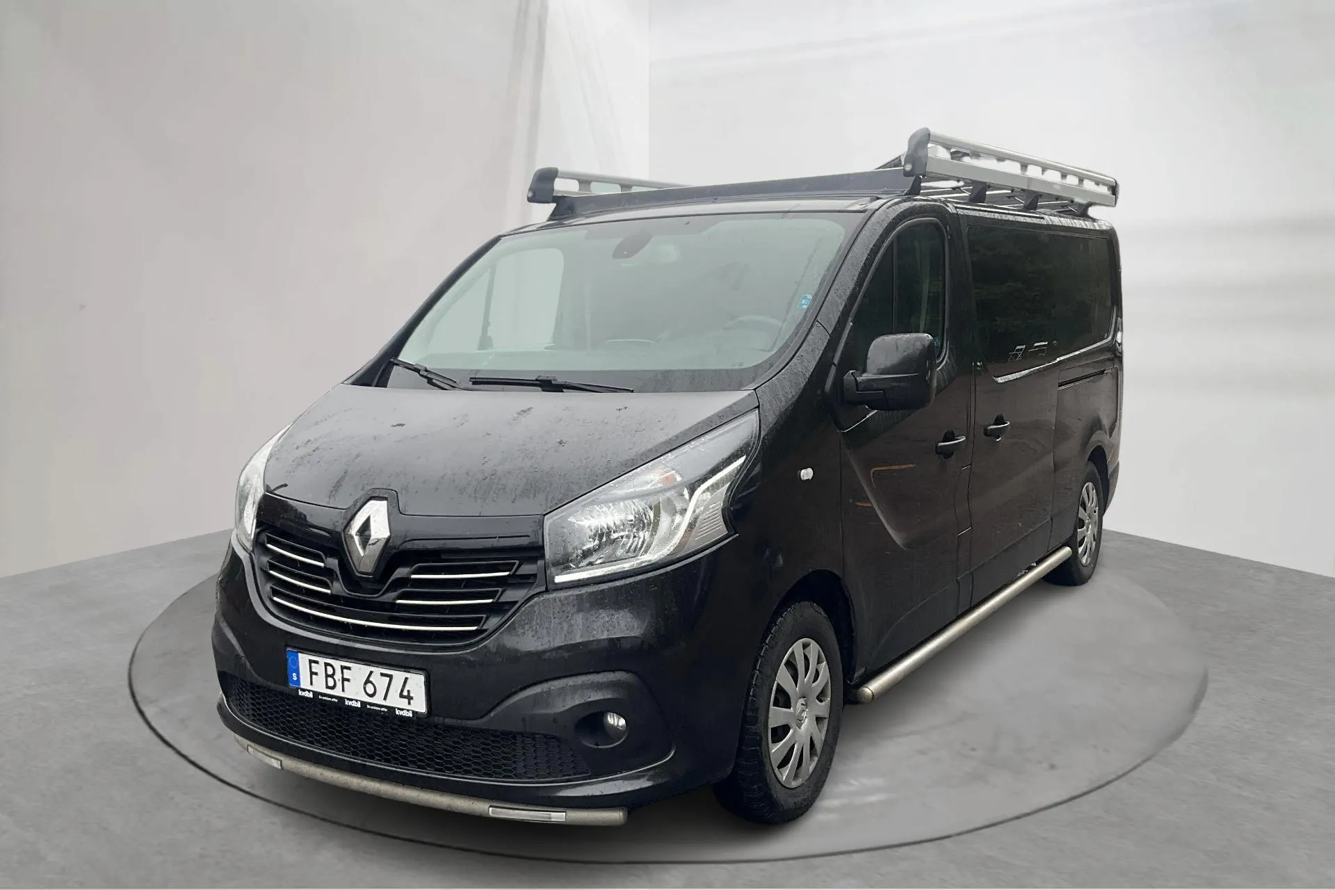 Presentationsfoto 1 av 14: Renault Trafic 1.6 dCi Crew (145hk) - 15 801 mil - Manuell - svart - 2017