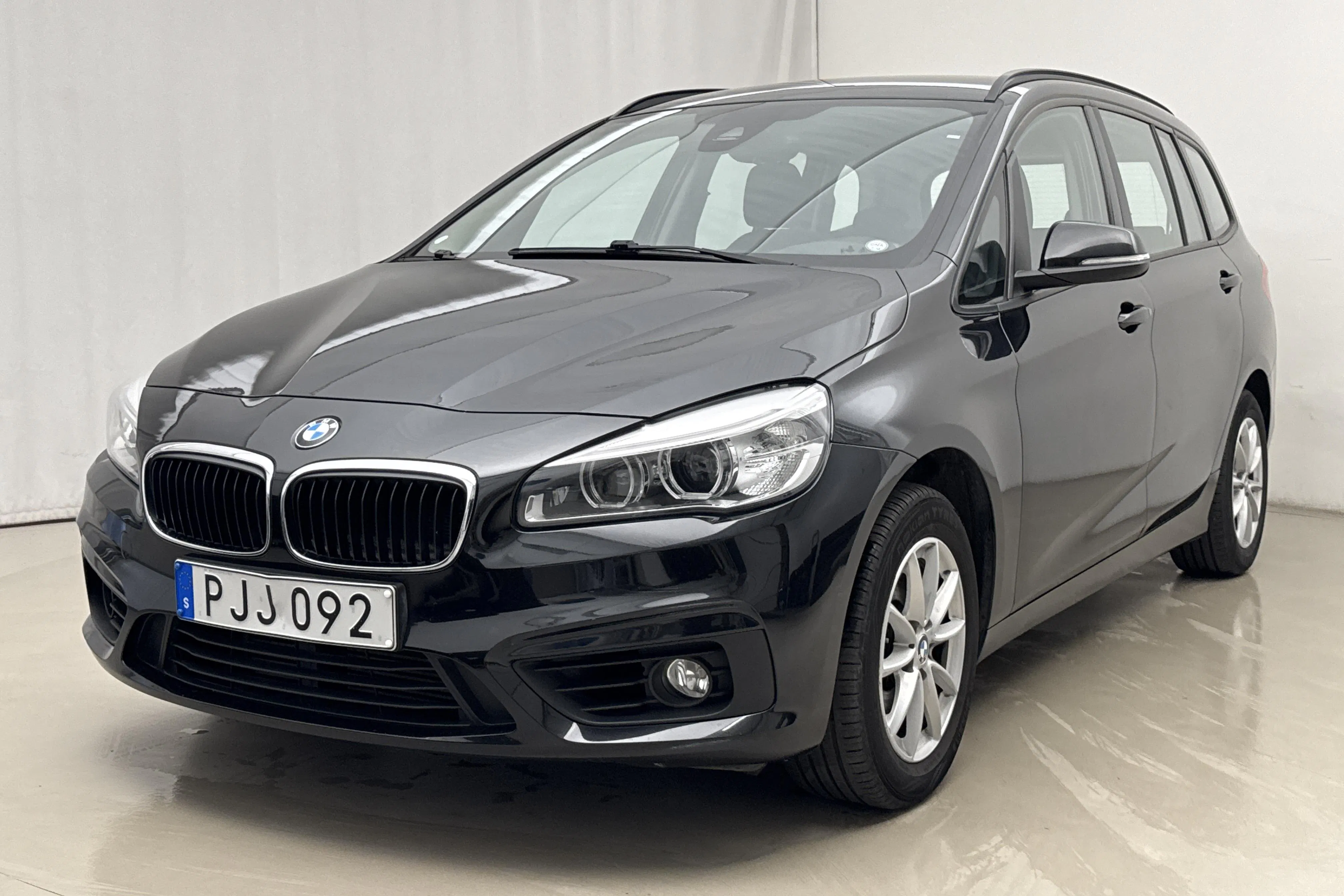 Presentationsfoto 1 av 18: BMW 218i Gran Tourer, F46 (136hk) - 10 499 mil - Automat - svart - 2017