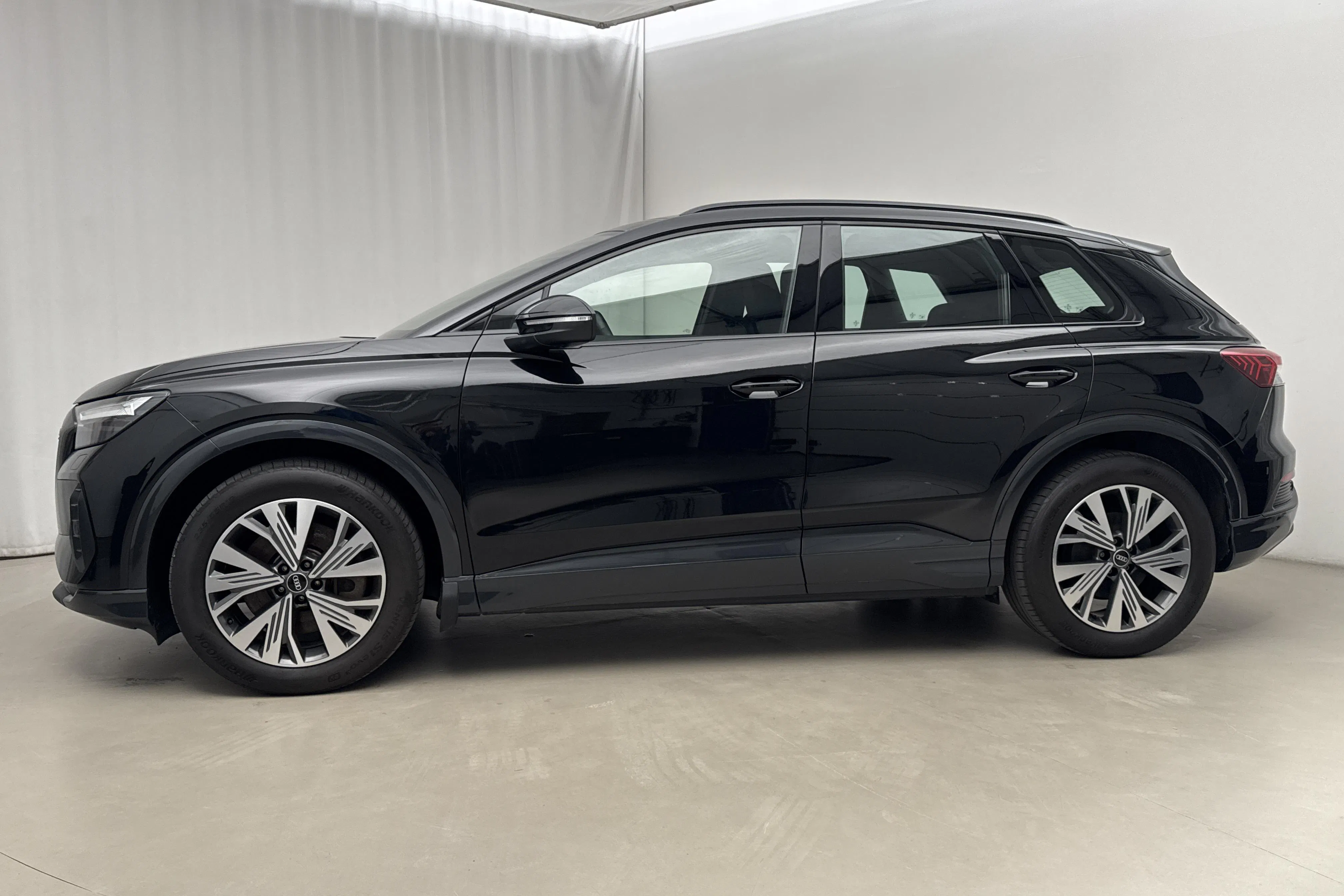 Presentation photo 2 of 21: Audi Q4 45 e-tron quattro 77kWh (265hk) - 90 040 km - Automatic - black - 2024