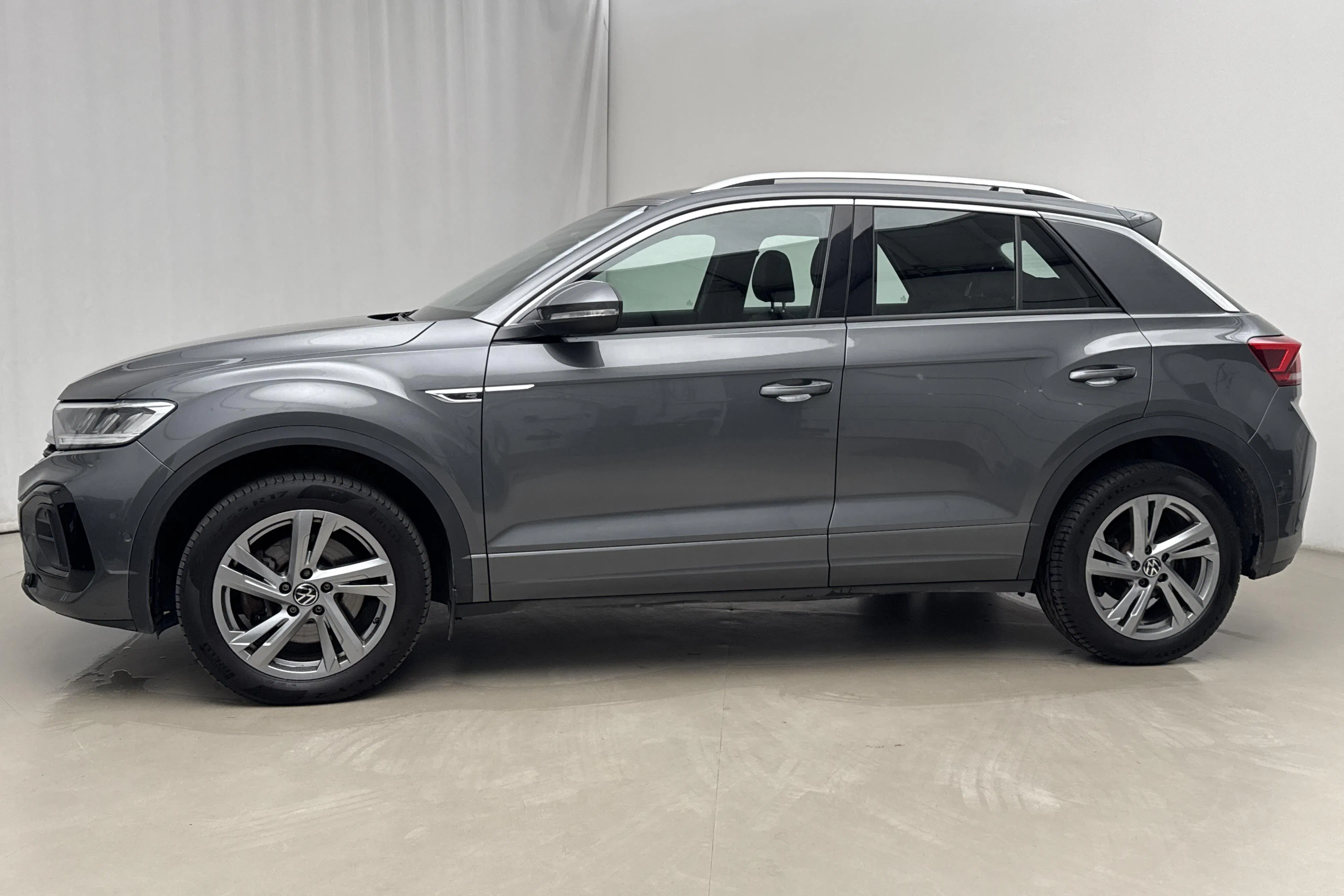 Presentationsfoto 2 av 19: VW T-Roc 2.0 TDI 4MOTION (150hk) - 11 611 mil - Automat - grå - 2023