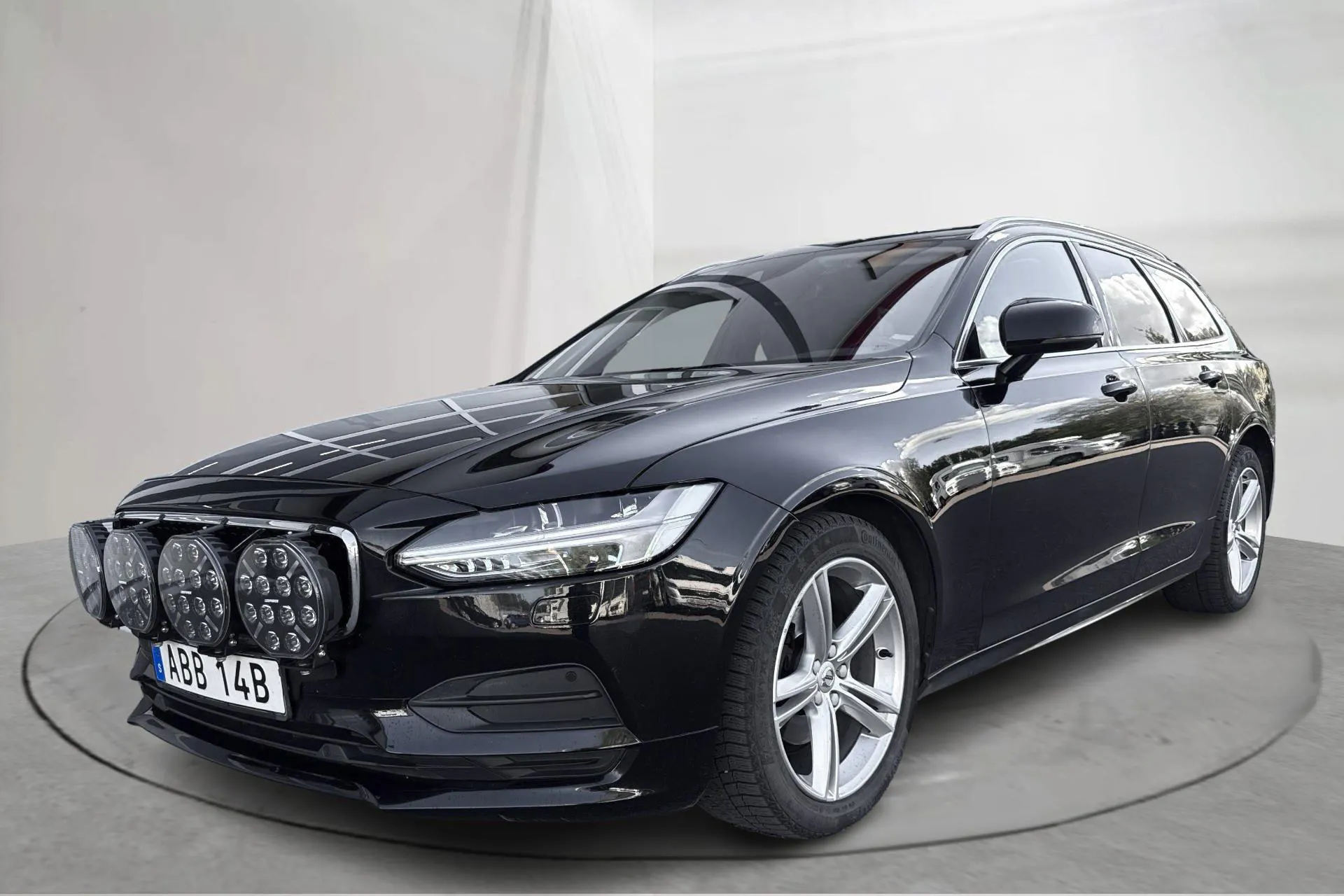 Presentationsfoto 1 av 14: Volvo V90 D3 AWD (150hk) - 23 704 mil - Automat - svart - 2020