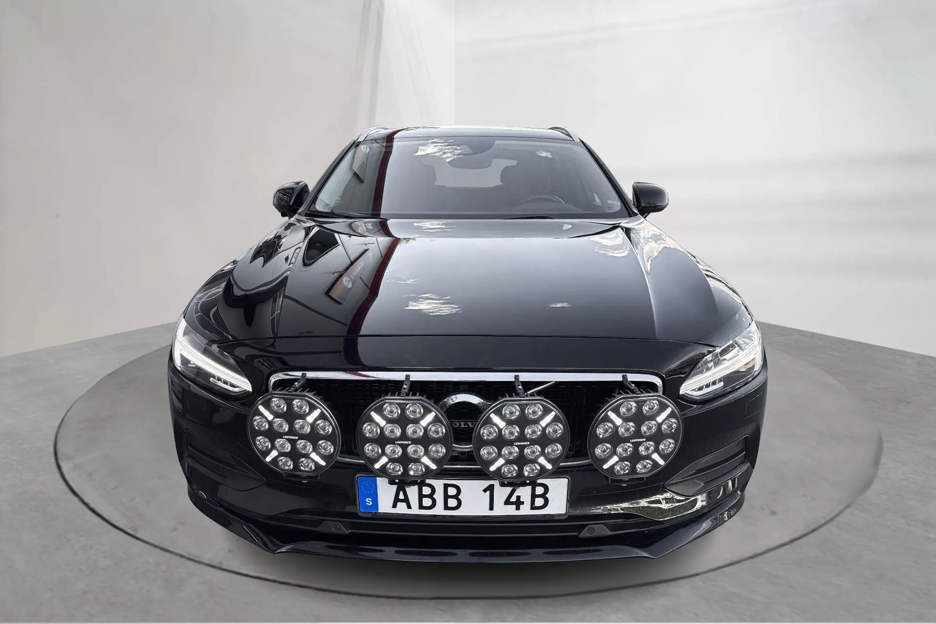 Presentationsfoto 14 av 14: Volvo V90 D3 AWD (150hk) - 23 704 mil - Automat - svart - 2020