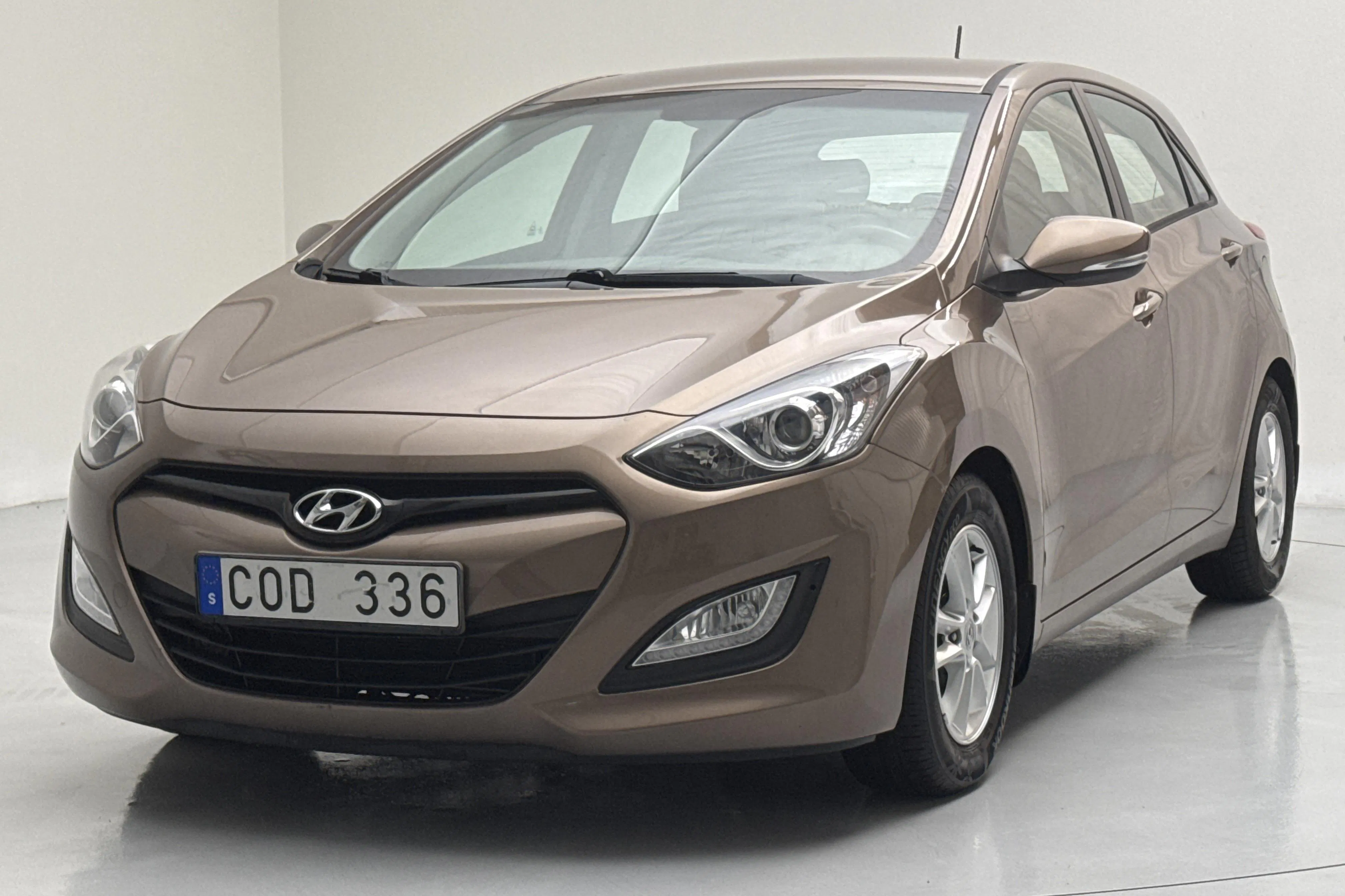 Presentationsfoto 1 av 11: Hyundai i30 1.6 GDI 5dr (135hk) - 7 407 mil - Automat - Ljusbrun - 2014
