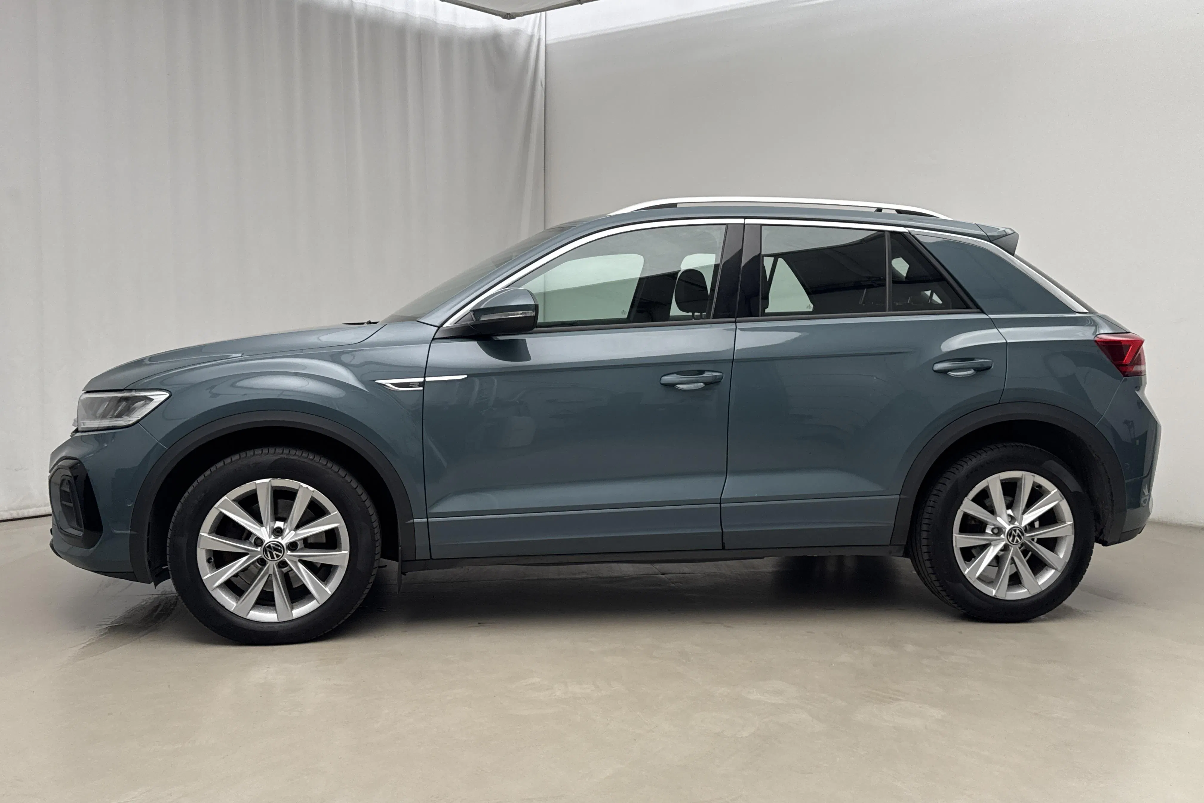 Presentationsfoto 2 av 20: VW T-Roc 2.0 TDI 4MOTION (150hk) - 18 274 mil - Automat - Mörkblå - 2022