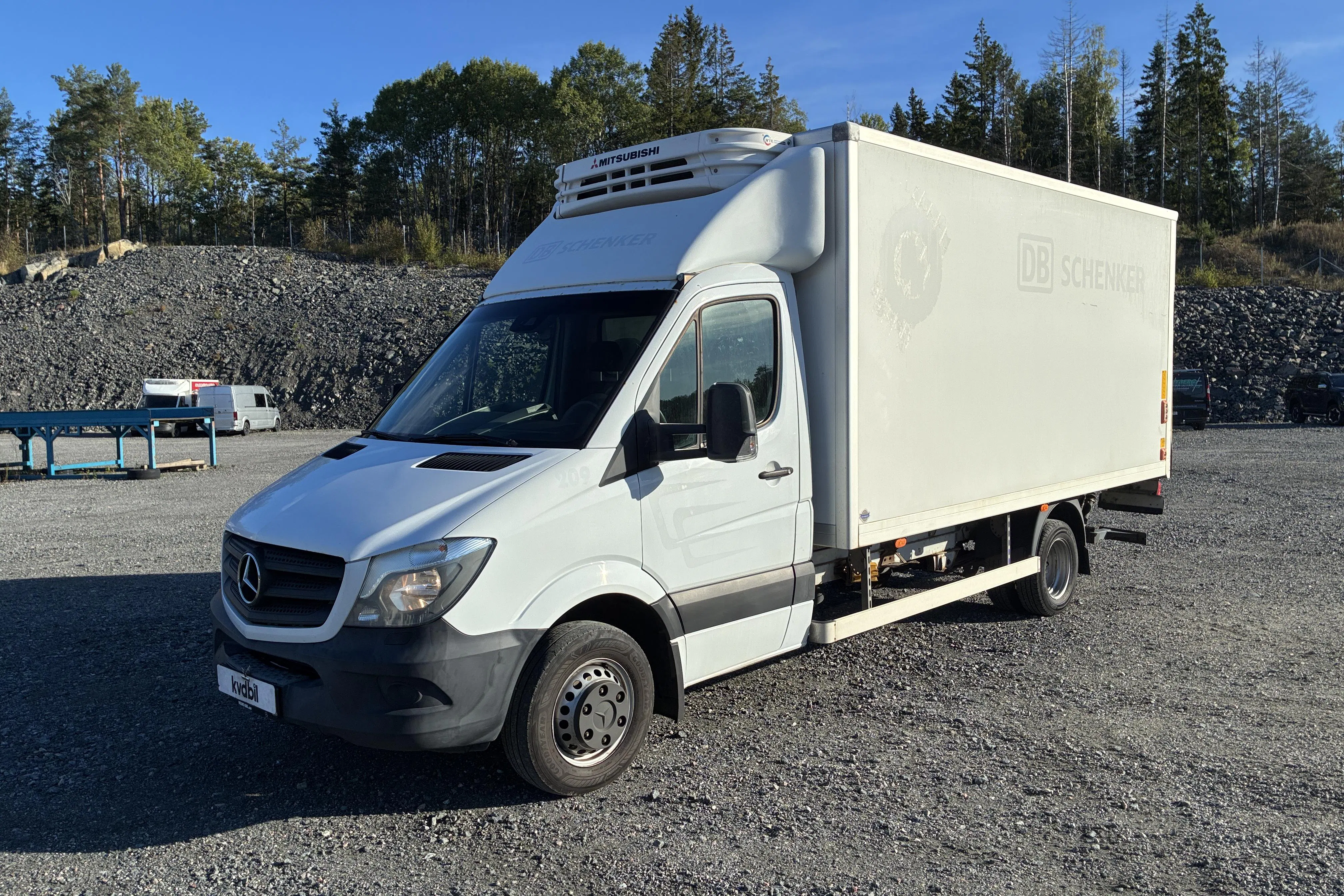 Presentationsfoto 1 av 106: MERCEDES BENZ 906BA50 - 335 760 km - Automat - vit - 2018