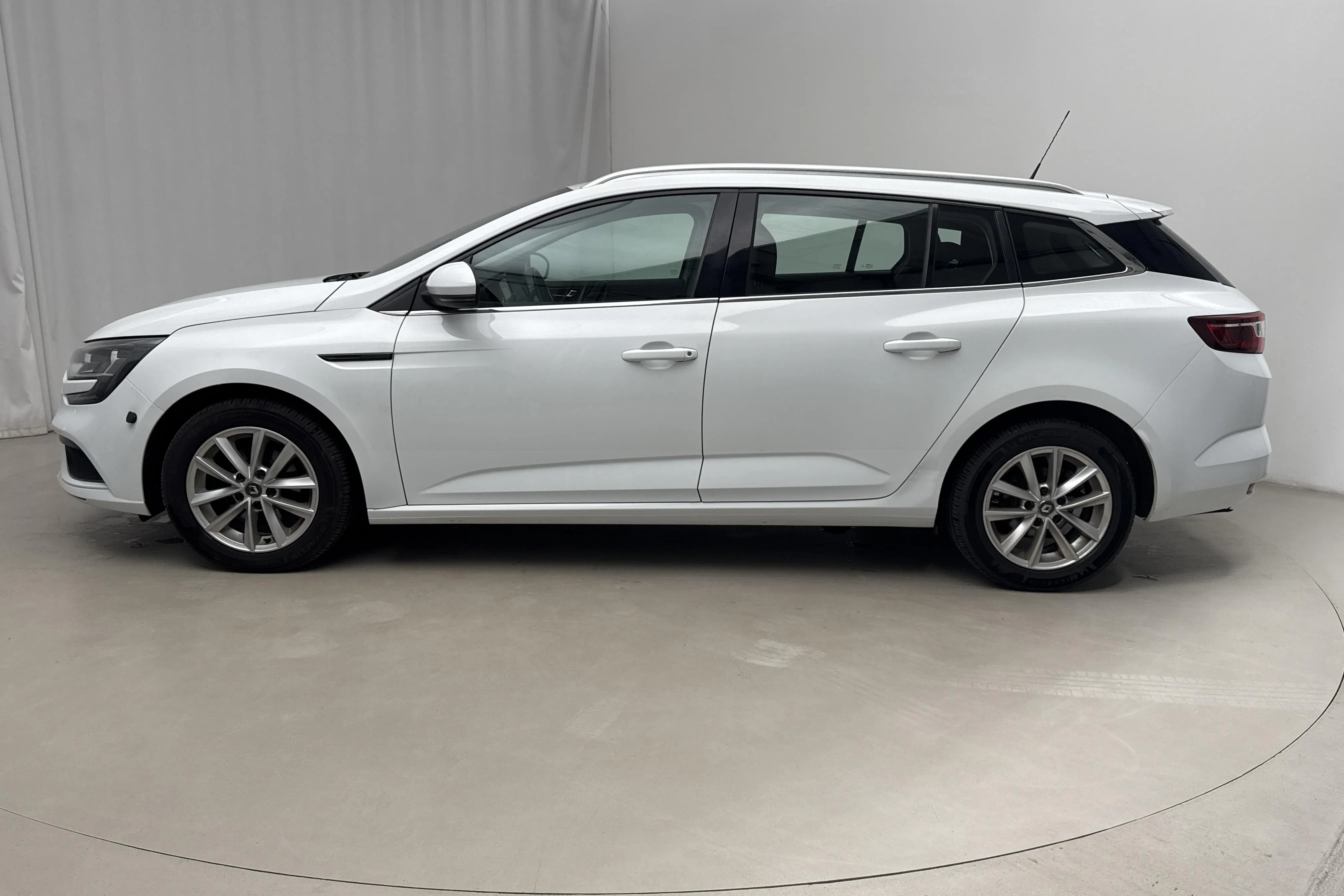 Präsentationsfoto 2 von 15: Renault Mégane 1.5 dCi Sport Tourer (110hk) - 112 760 Kilometer - Verkaufsautomat - Weiß - 2018