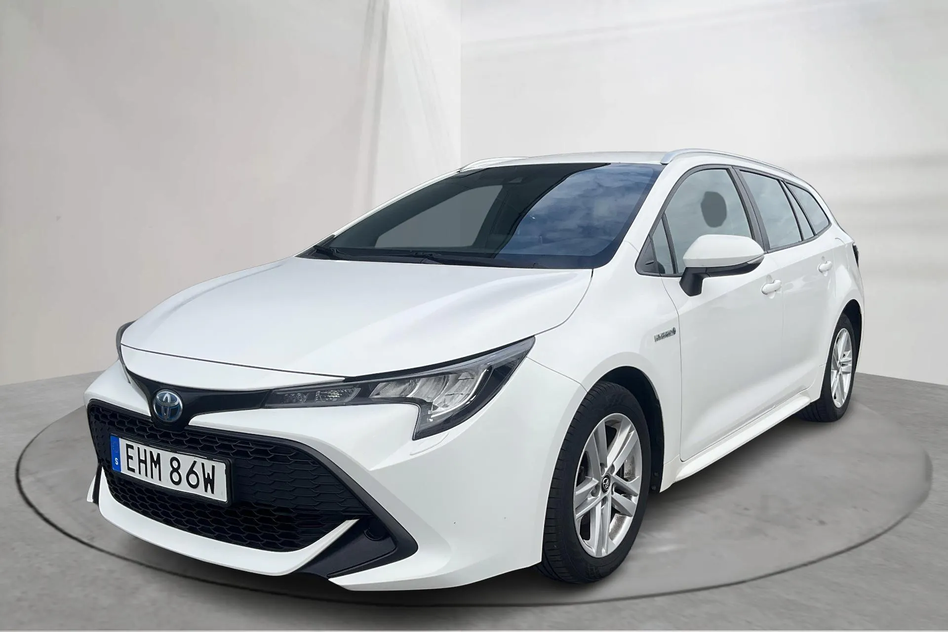 Presentationsfoto 1 av 15: Toyota Corolla 1.8 Hybrid Touring Sports (122hk) - 13 561 mil - Automat - vit - 2019
